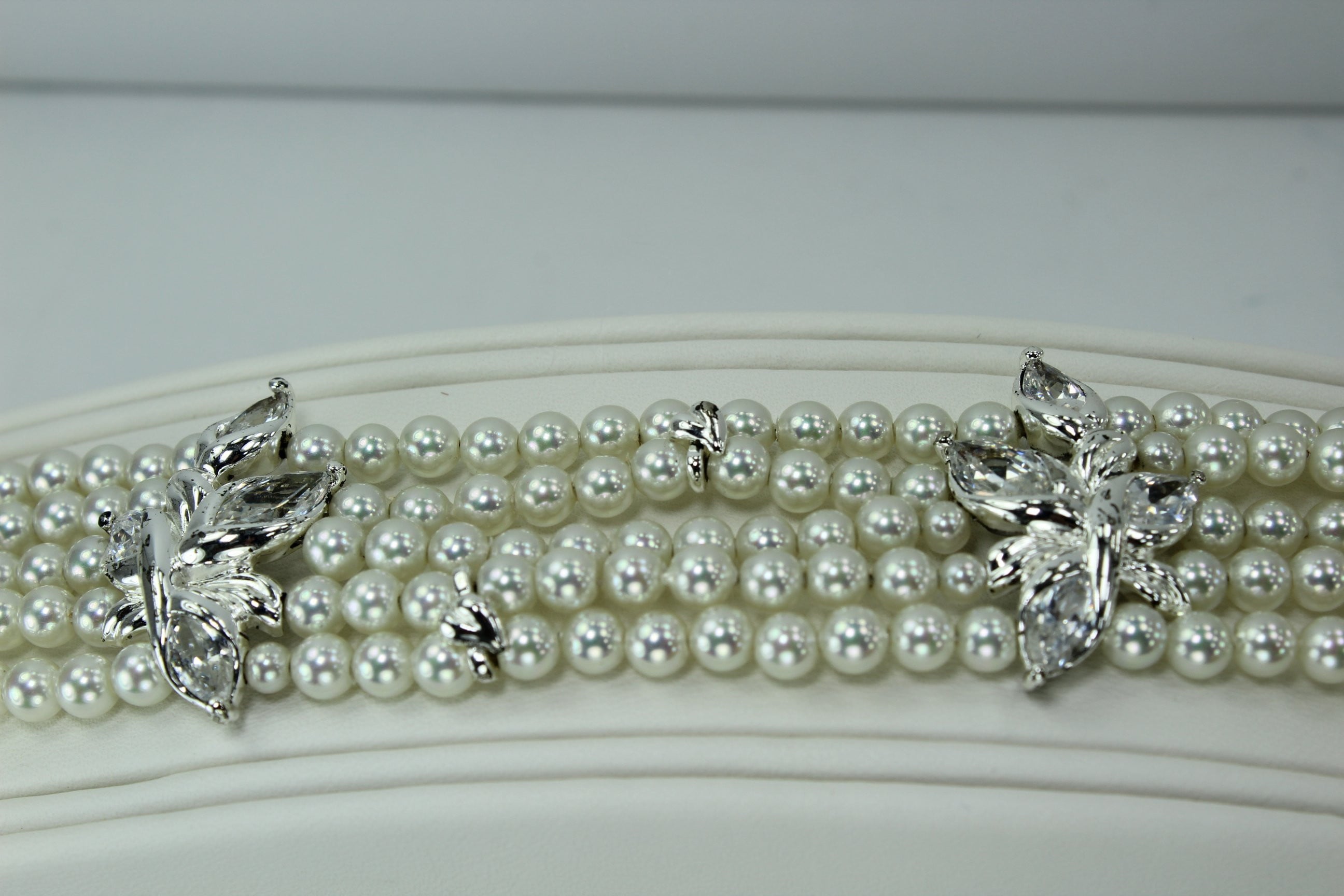 Carolee deals pearl bracelet