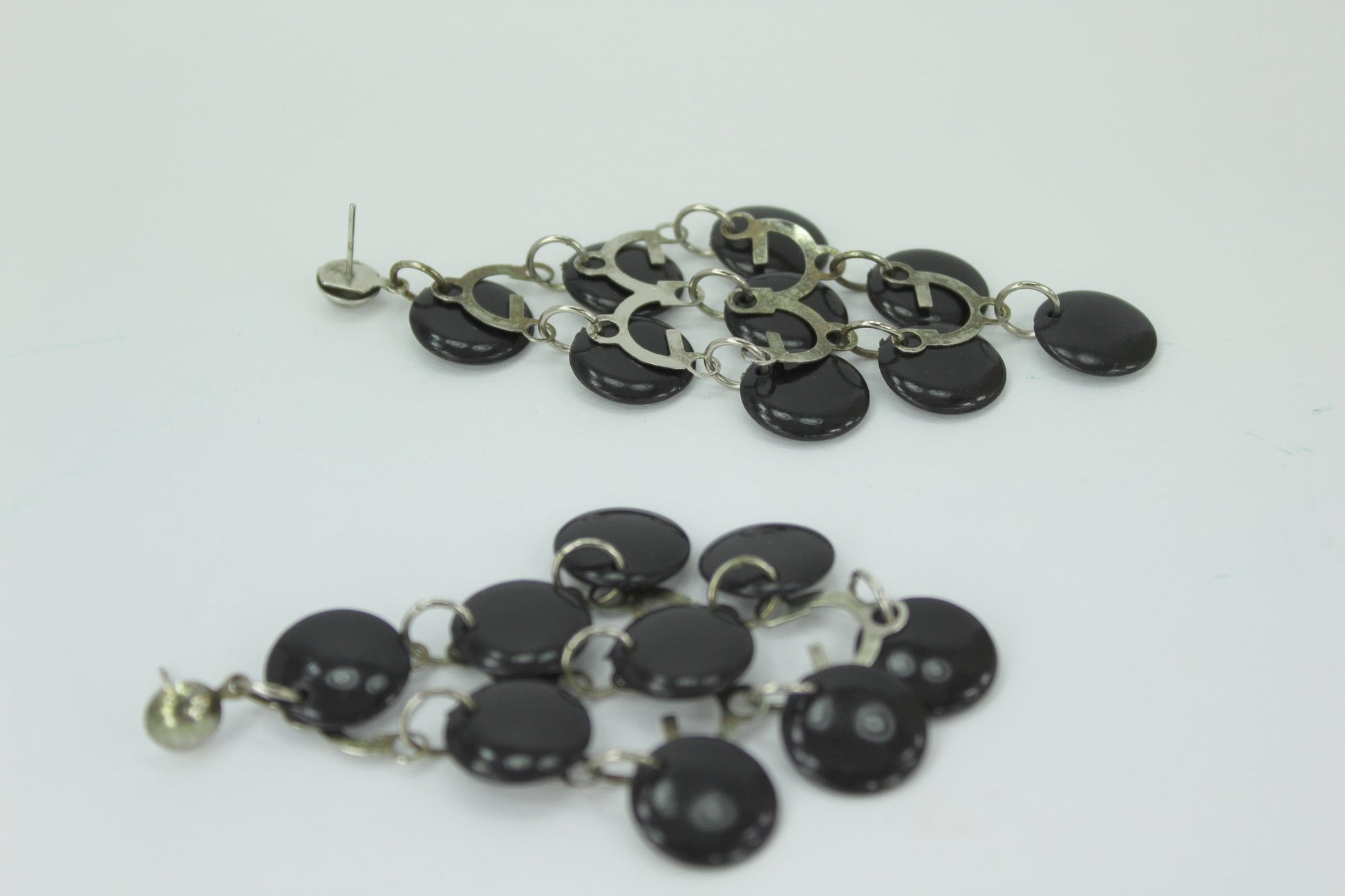 Long 4" Chandelier Earrings Post Black Discs Silver Tone Rings Fantastic Look runway 70s