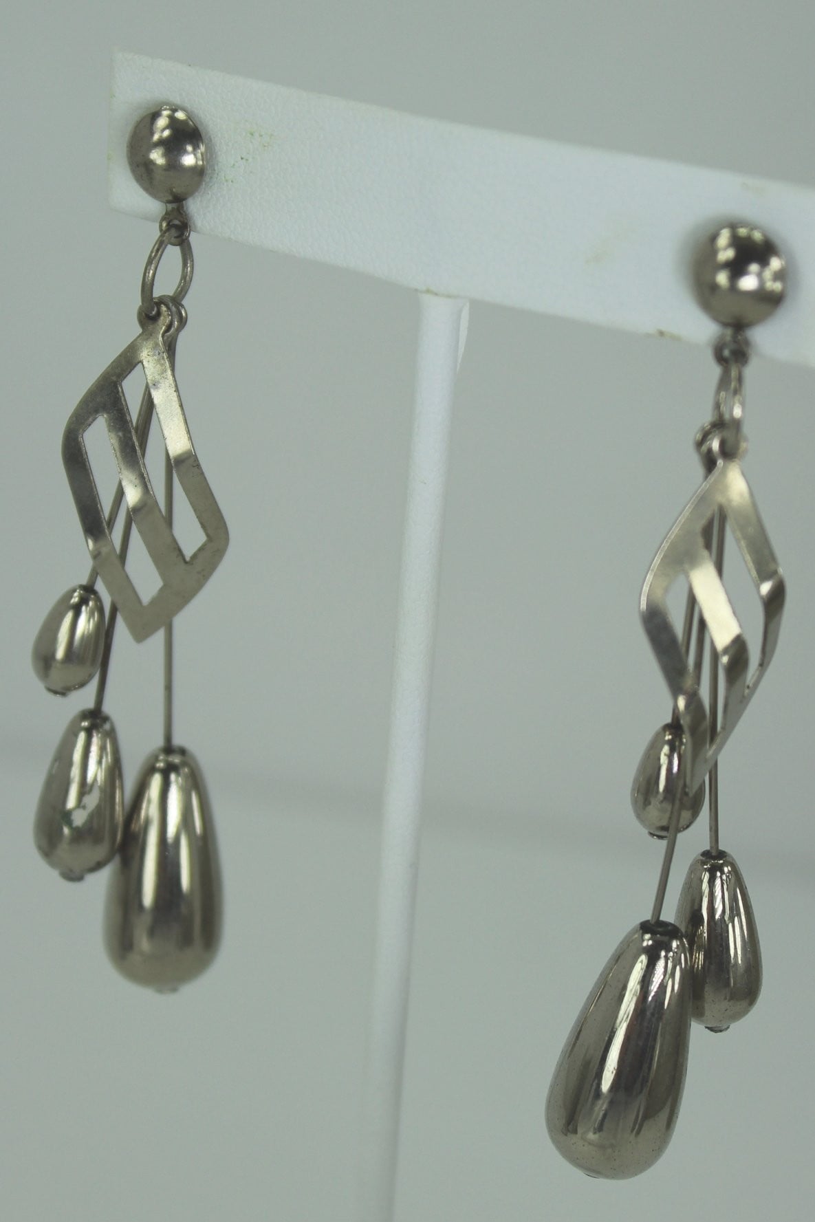 Long Modernist Earrings Post Lightweight Silver Tone Baubles Dangle Unique collectible