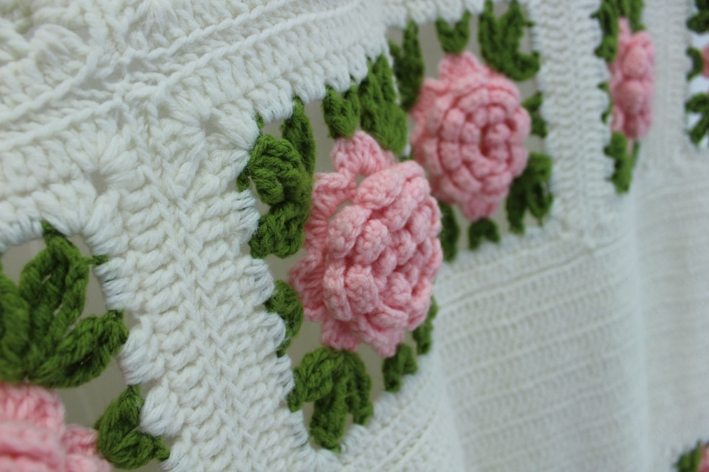 Vintage Crochet Coverlet Bedspread Dimensional Flowers Hand Made Large Heavy green leaves