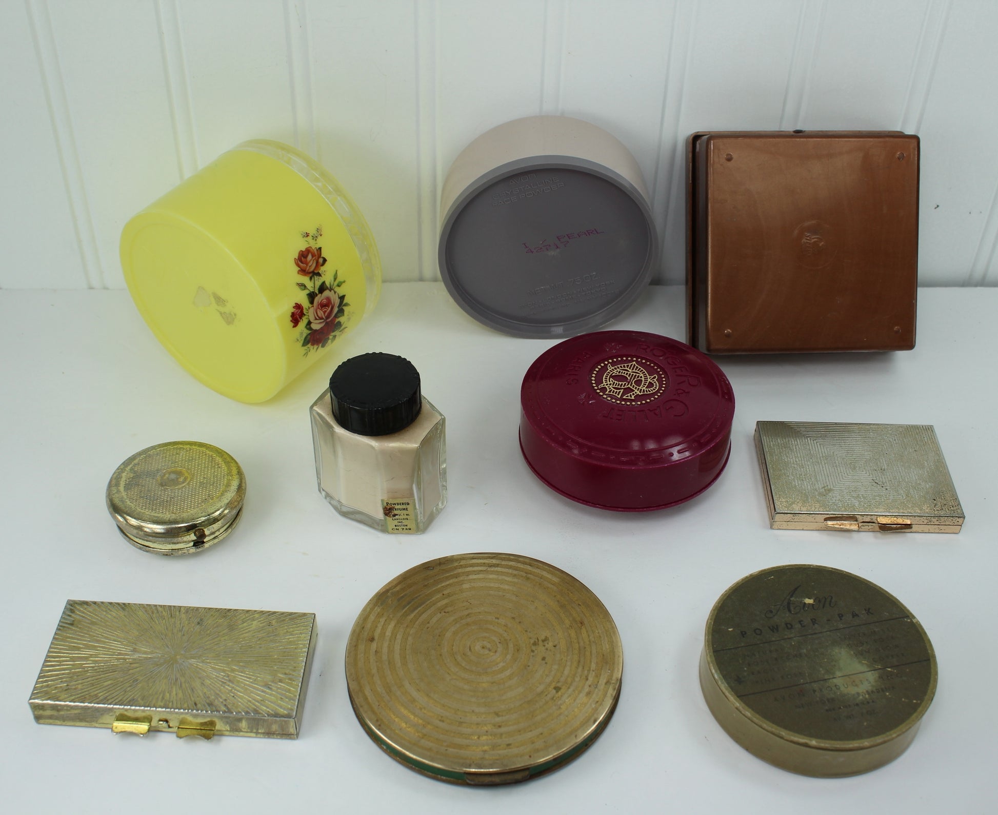 Collection Vintage 10 Vanity Compact Powder Jars Pill Boxes Mid Century & 1940s rogers gallet