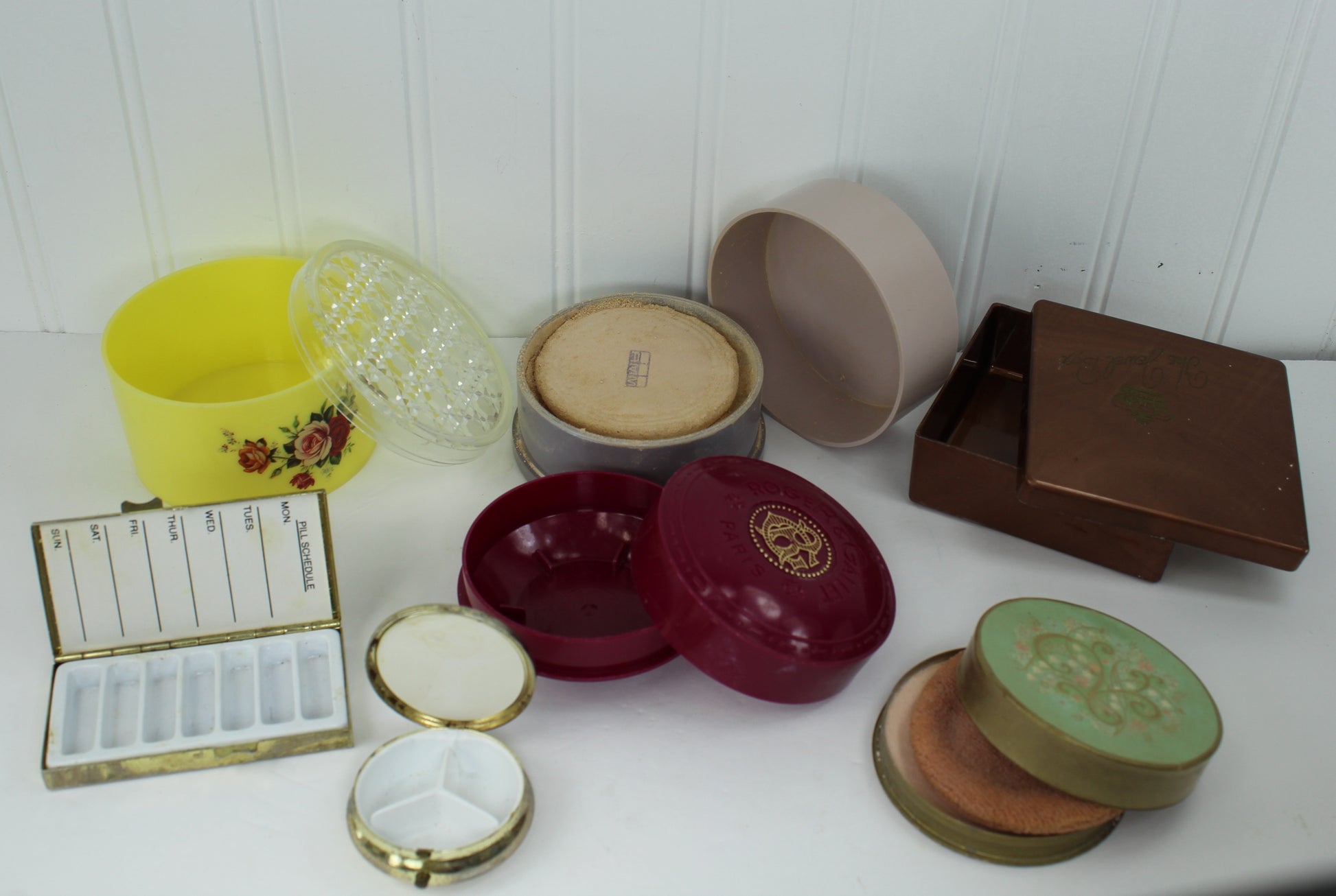 Collection Vintage 10 Vanity Compact Powder Jars Pill Boxes Mid Century & 1940s avon crystalline