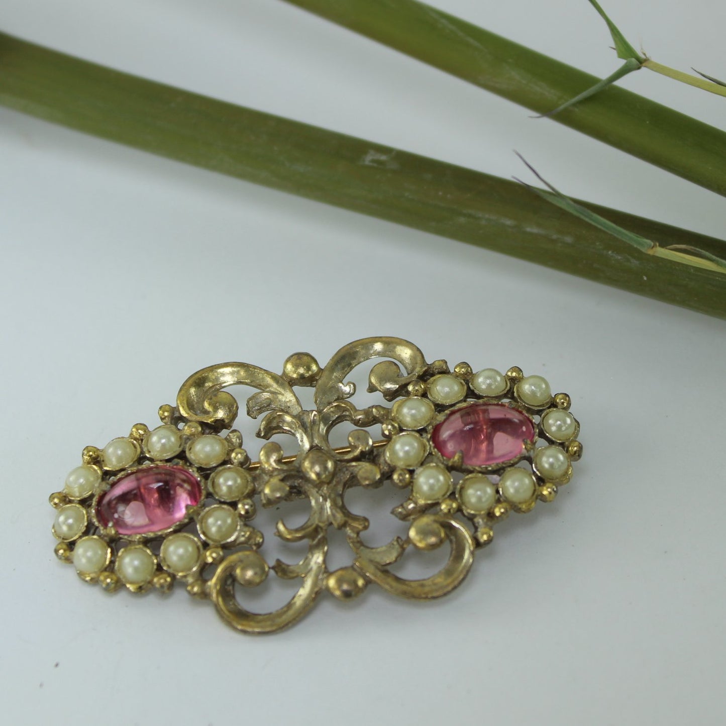 Paul Sargent Pin Brooch 24 KP Pearls Pink Ovals Fleur de Lis nice condition vintage brooch