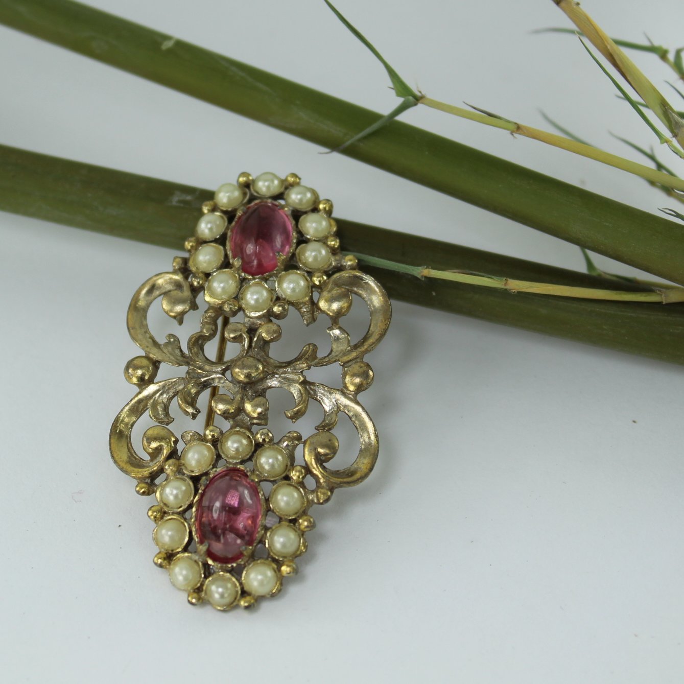 Paul Sargent Pin Brooch 24 KP Pearls Pink Ovals Fleur de Lis vertical view of pin