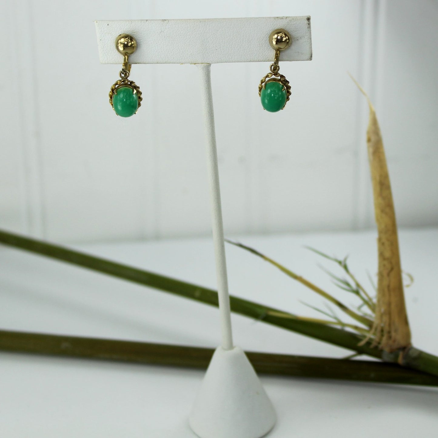 Collection 2 Pairs Screw Back Earrings Jade Wired Black Pearl jade faux earrings
