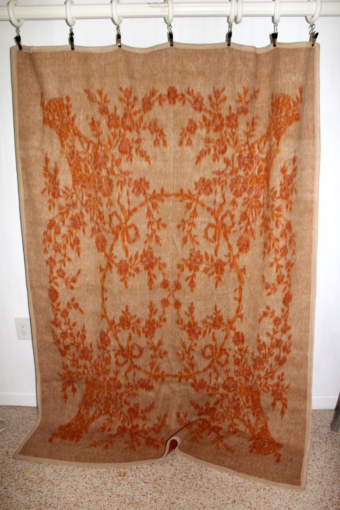 Heavy Travel Rug Blanket Reversible Oranges Beige 56" X 80" Weight 5 lbs rare