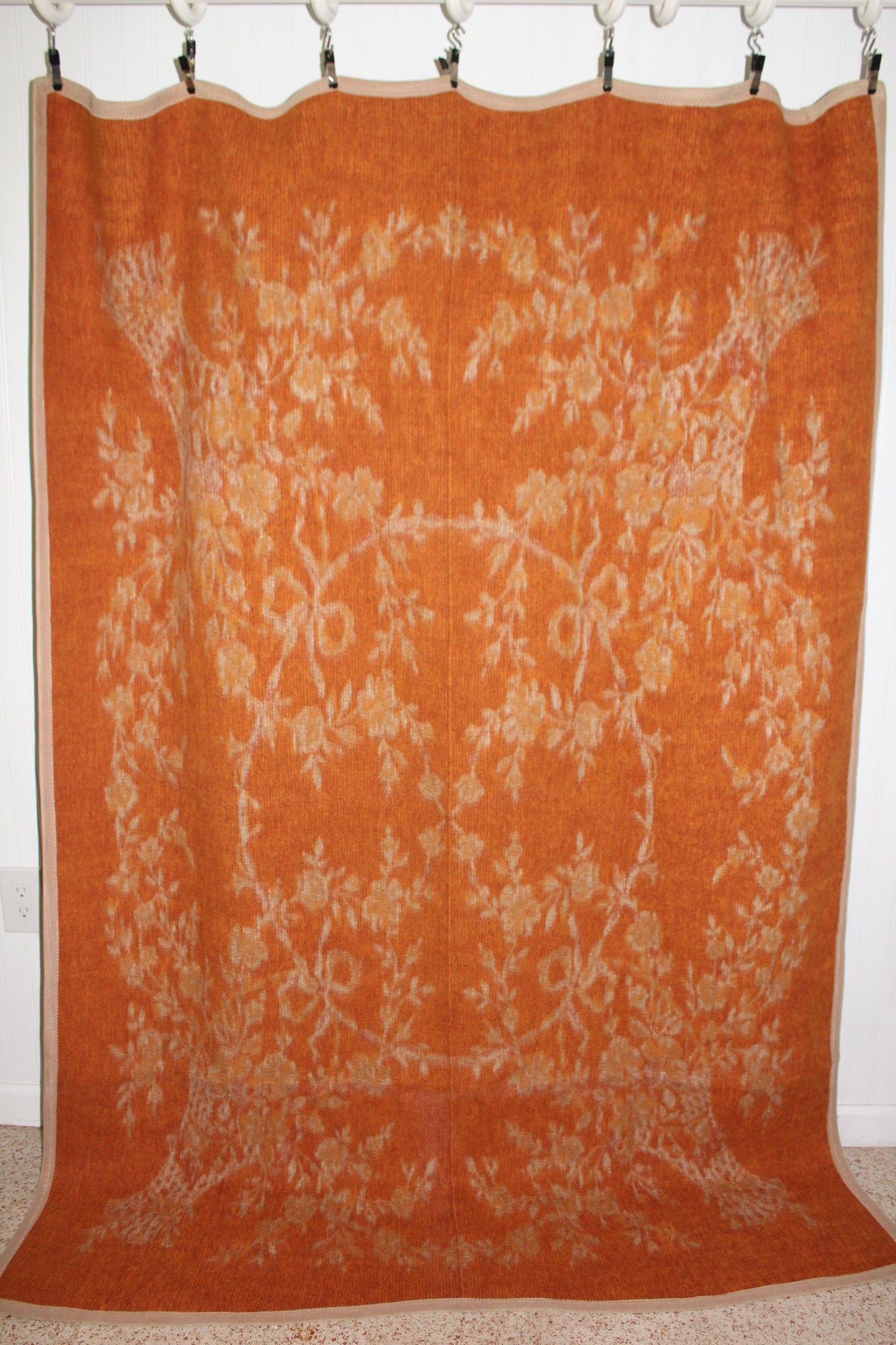 Heavy Travel Rug Blanket Reversible Oranges Beige 56" X 80" Weight 5 lbs collectible