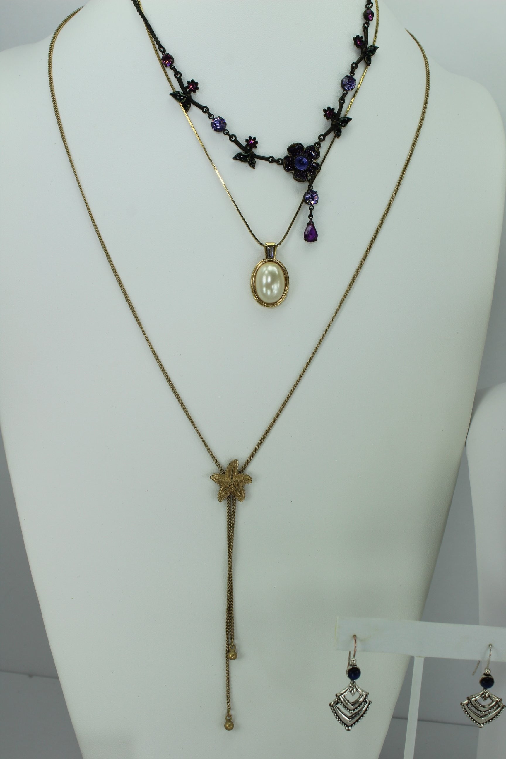 Vintage AVON Jewelry Lot 17 Pieces Wearables Resales Necklaces Bracelet Pins ER pearl