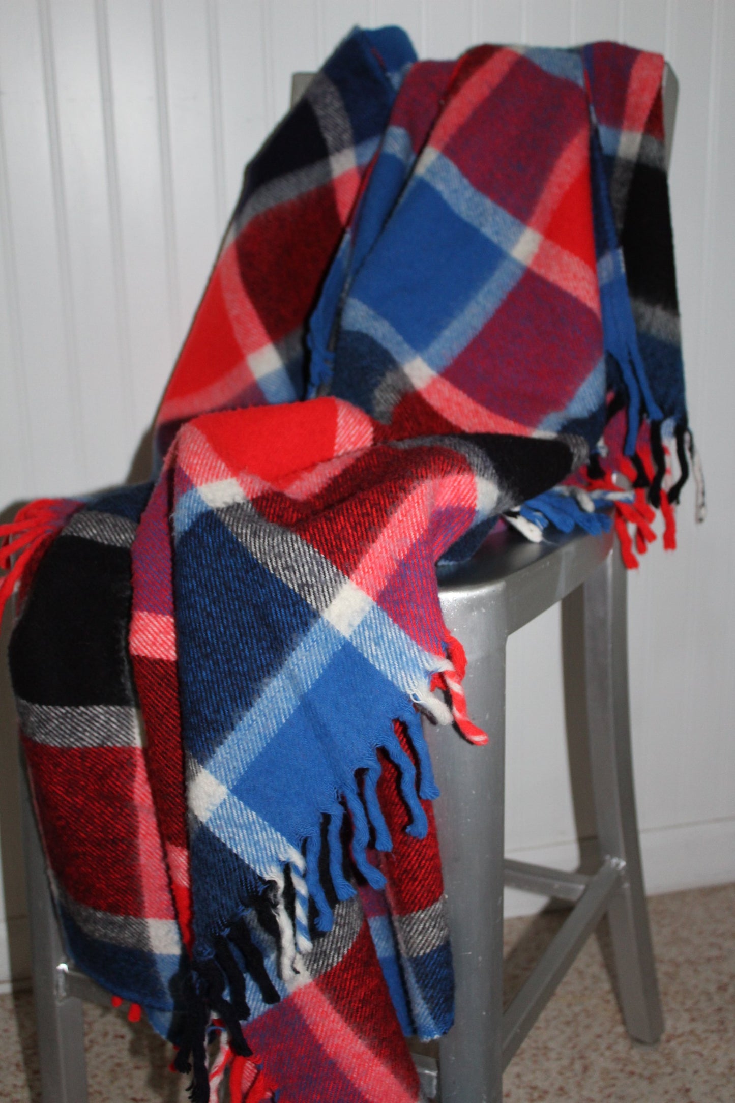 Faribo Plaid Throw Fluff Loomed  All Season Red White Blue 52" X 60" excellent