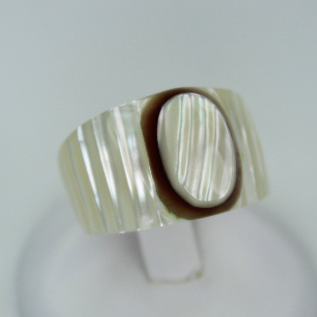 Shell MOP Ring Wide Band Unique Layering Iridescent Size 10 1/2 carved