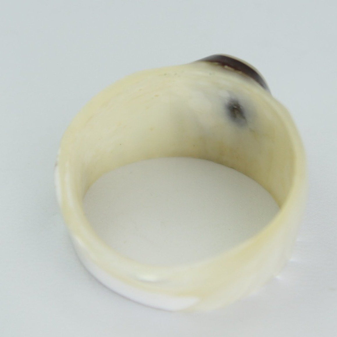Shell MOP Ring Wide Band Unique Layering Iridescent Size 10 1/2 ivory