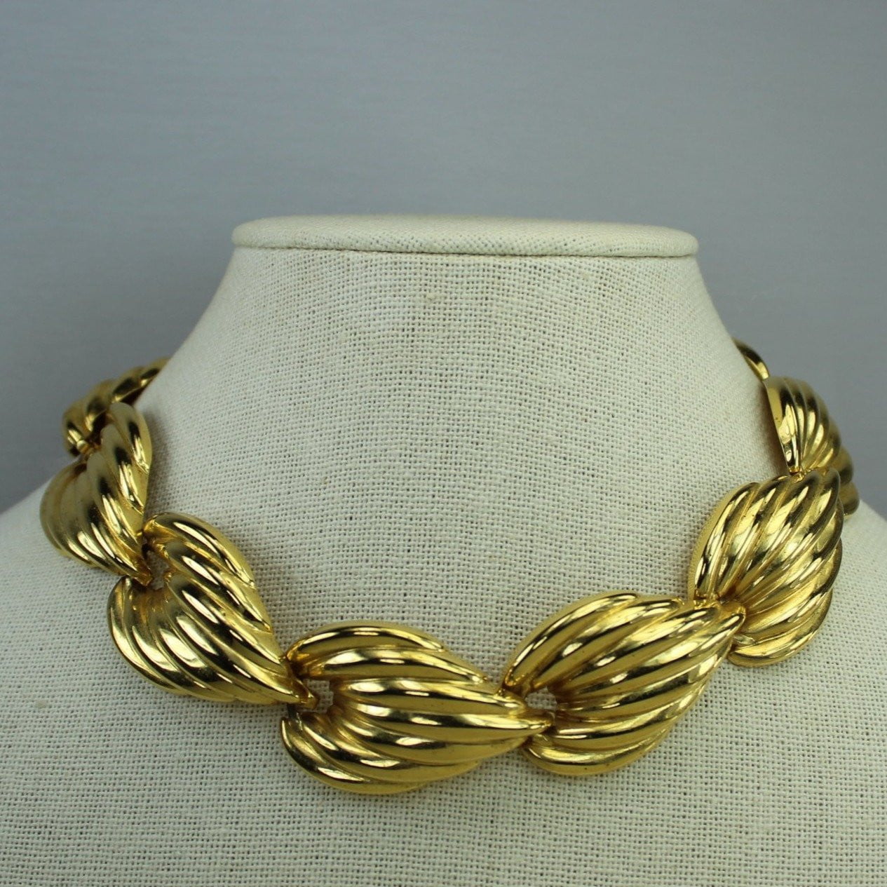 Classic Vintage Choker Gold Metal Leaves Necklace Large Showy Dimensional 1970s 60s