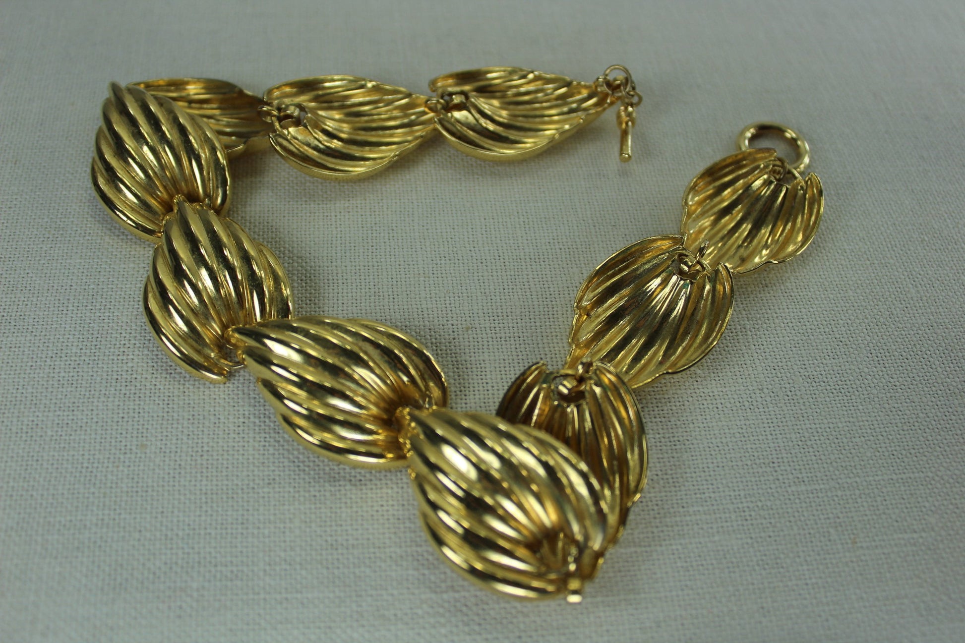 Classic Vintage Choker Gold Metal Leaves Necklace Large Showy Dimensional 1970s showy