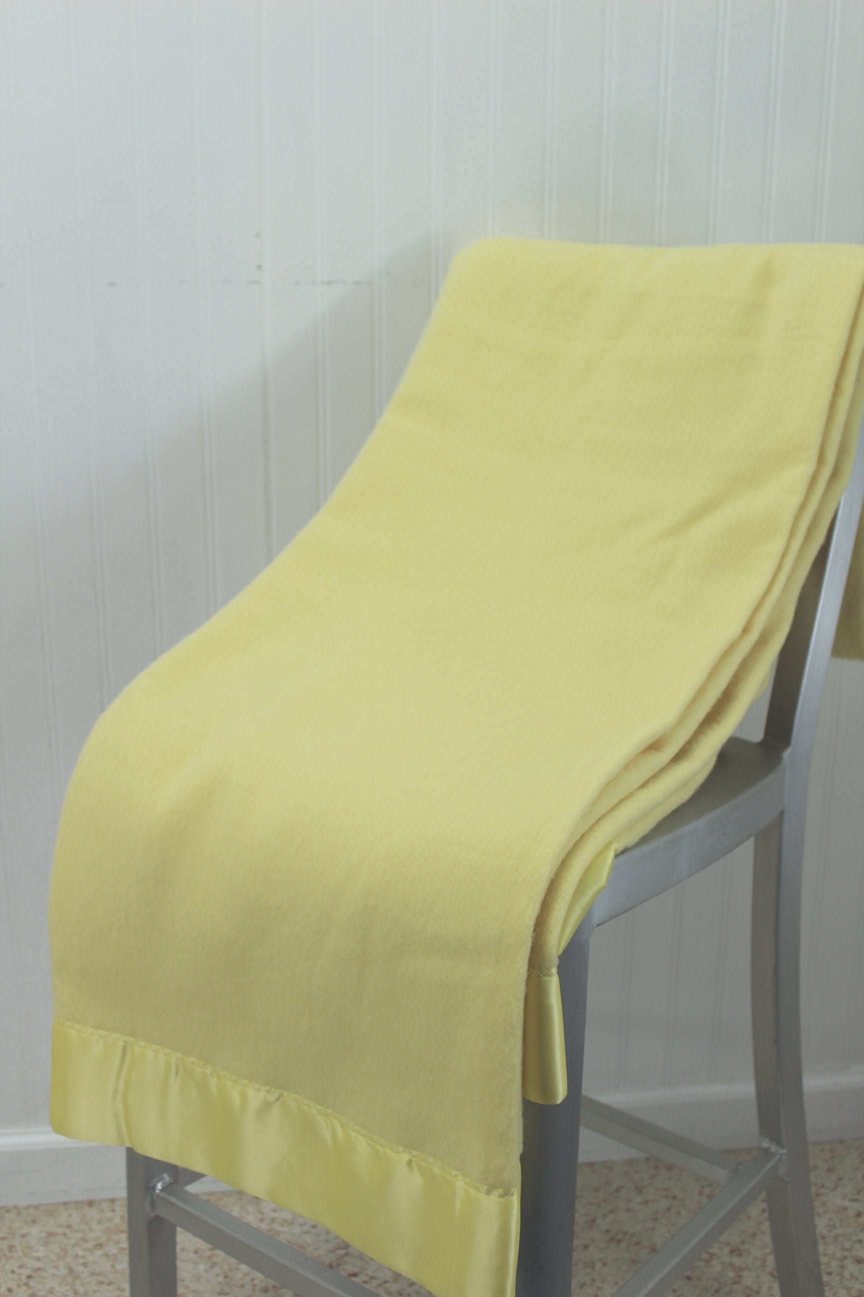 Yellow Acrylic Blanket Unused Luscious Soft 66" X 90" Wide Binding new