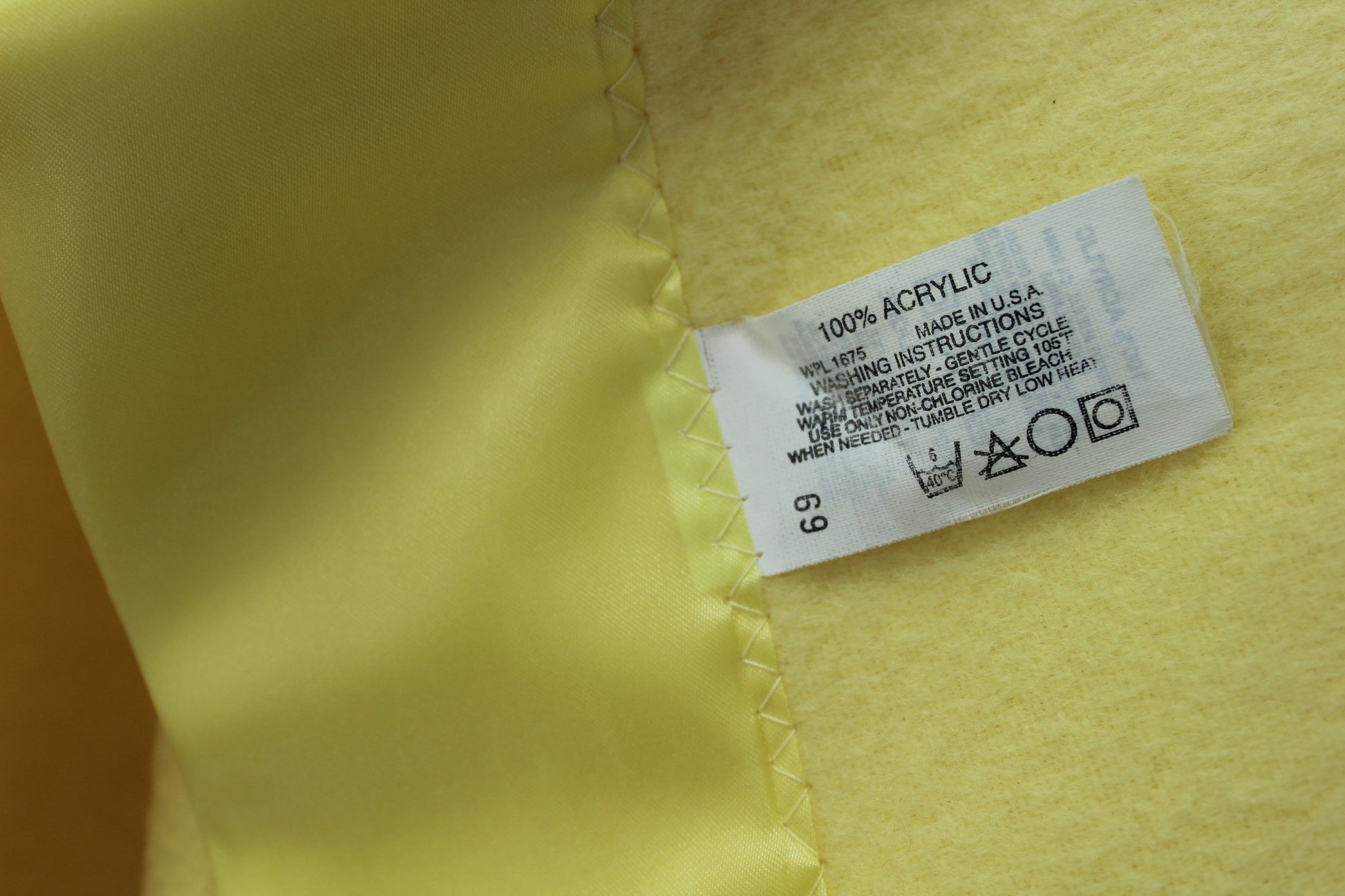Yellow Acrylic Blanket Unused Luscious Soft 66" X 90" Wide Binding excellent