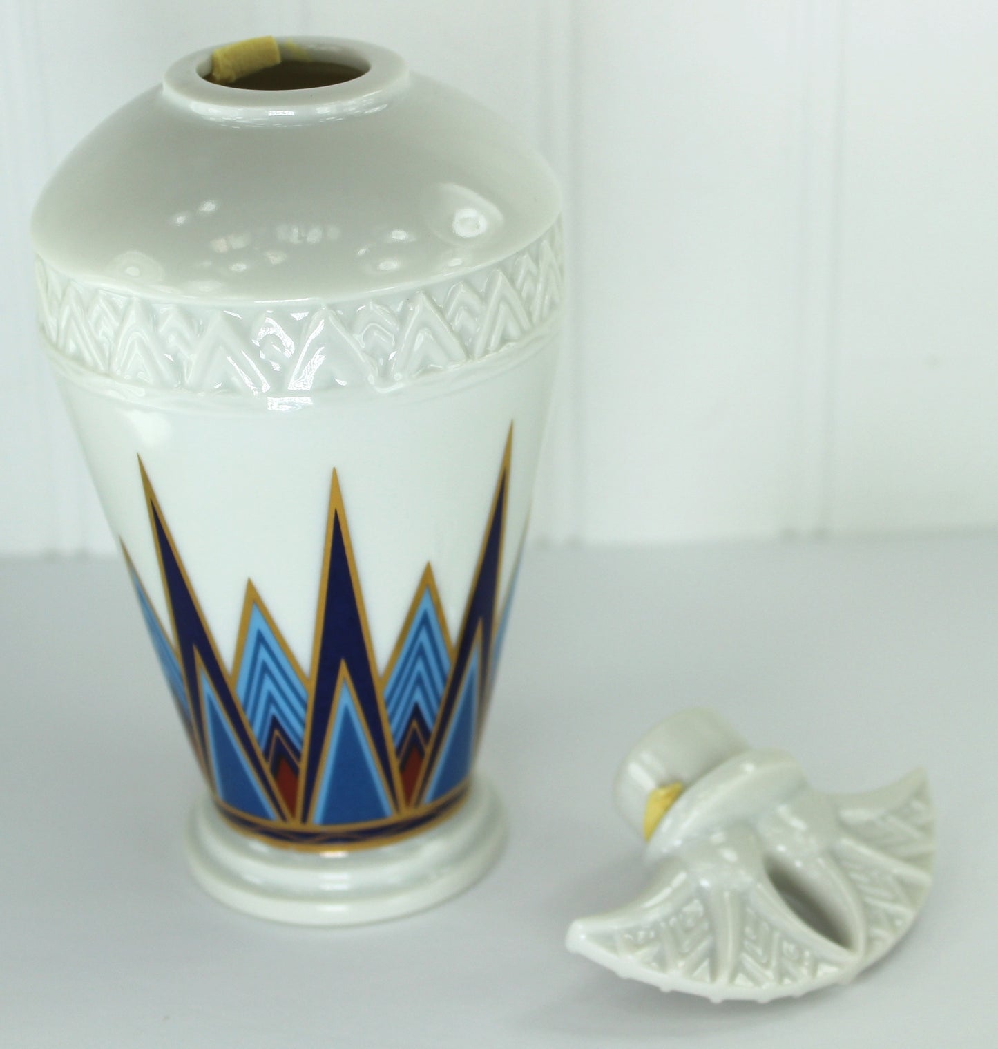 Vintage 1982 Treasures of Pharoahs Eliz Arden Collection Royal Pyramid Vase Egyp fluted stopper