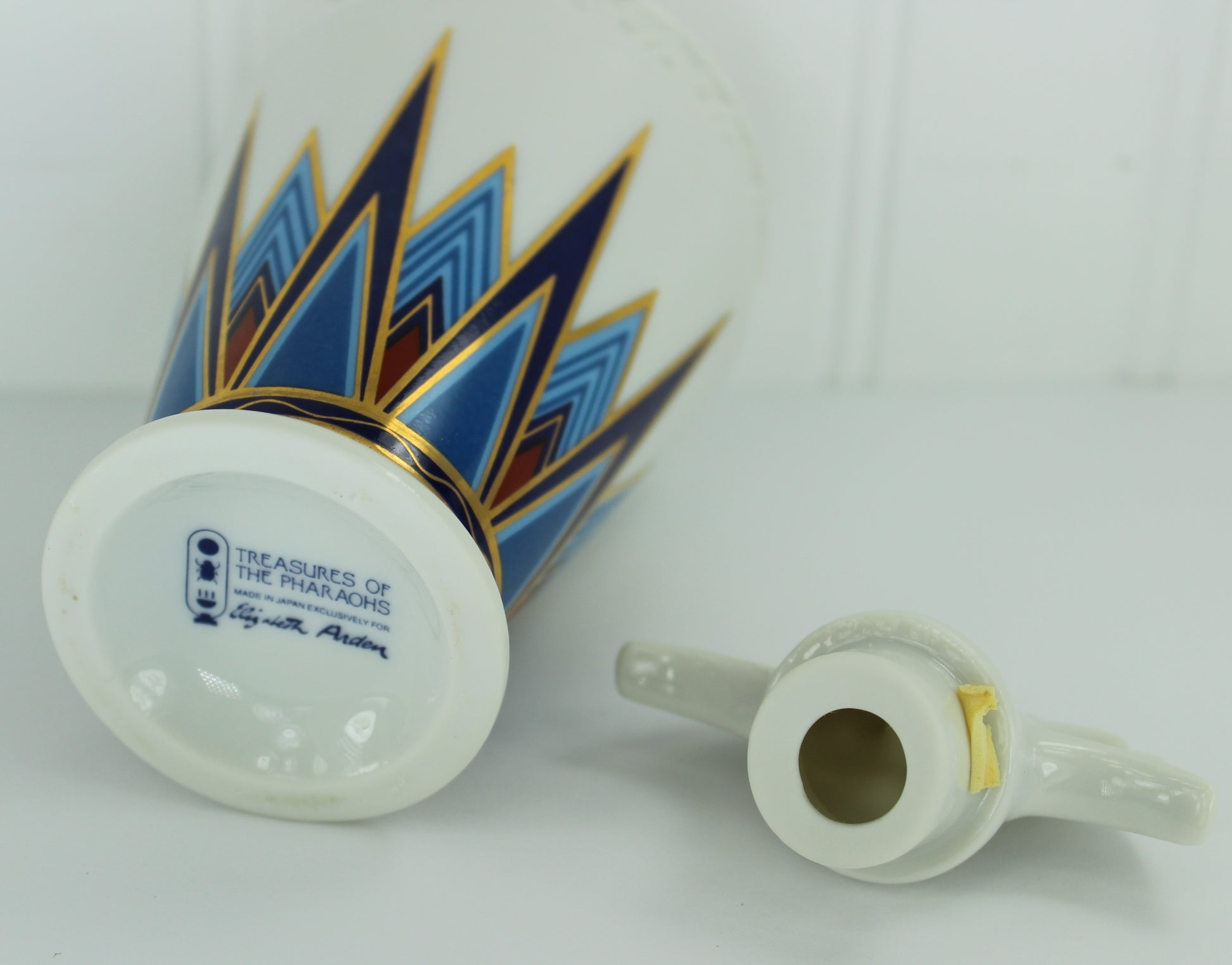 Vintage 1982 Treasures of Pharoahs Eliz Arden Collection Royal Pyramid Vase Egyp marked by maker