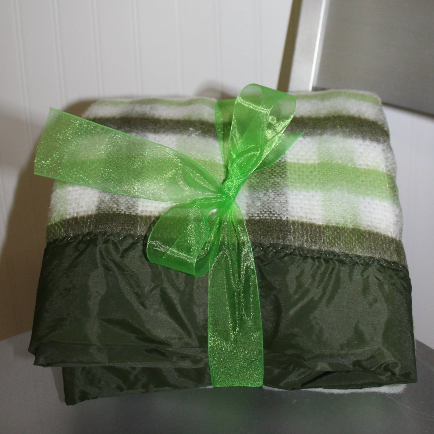 North Star Chatham Acrylic Blanket Green White Plaid Unused