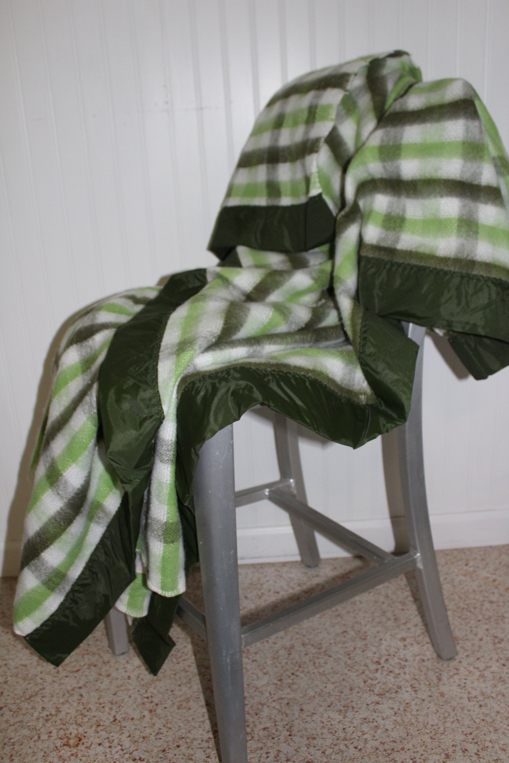 North Star Chatham Acrylic Blanket Green White Plaid Unused all season