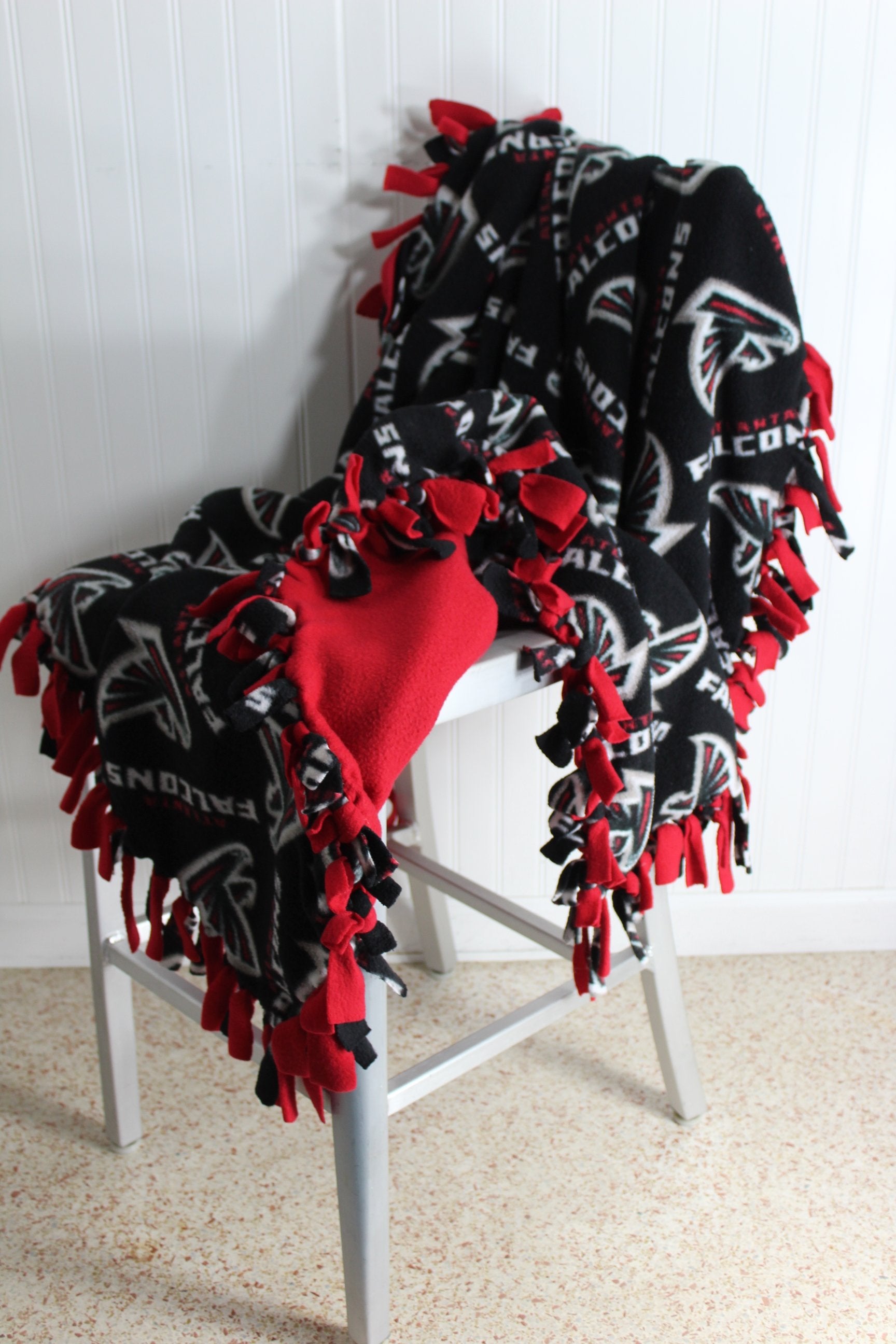 Atlanta Falcons Throw Blanket Plush Poly Acrylic Tied Fringe soft