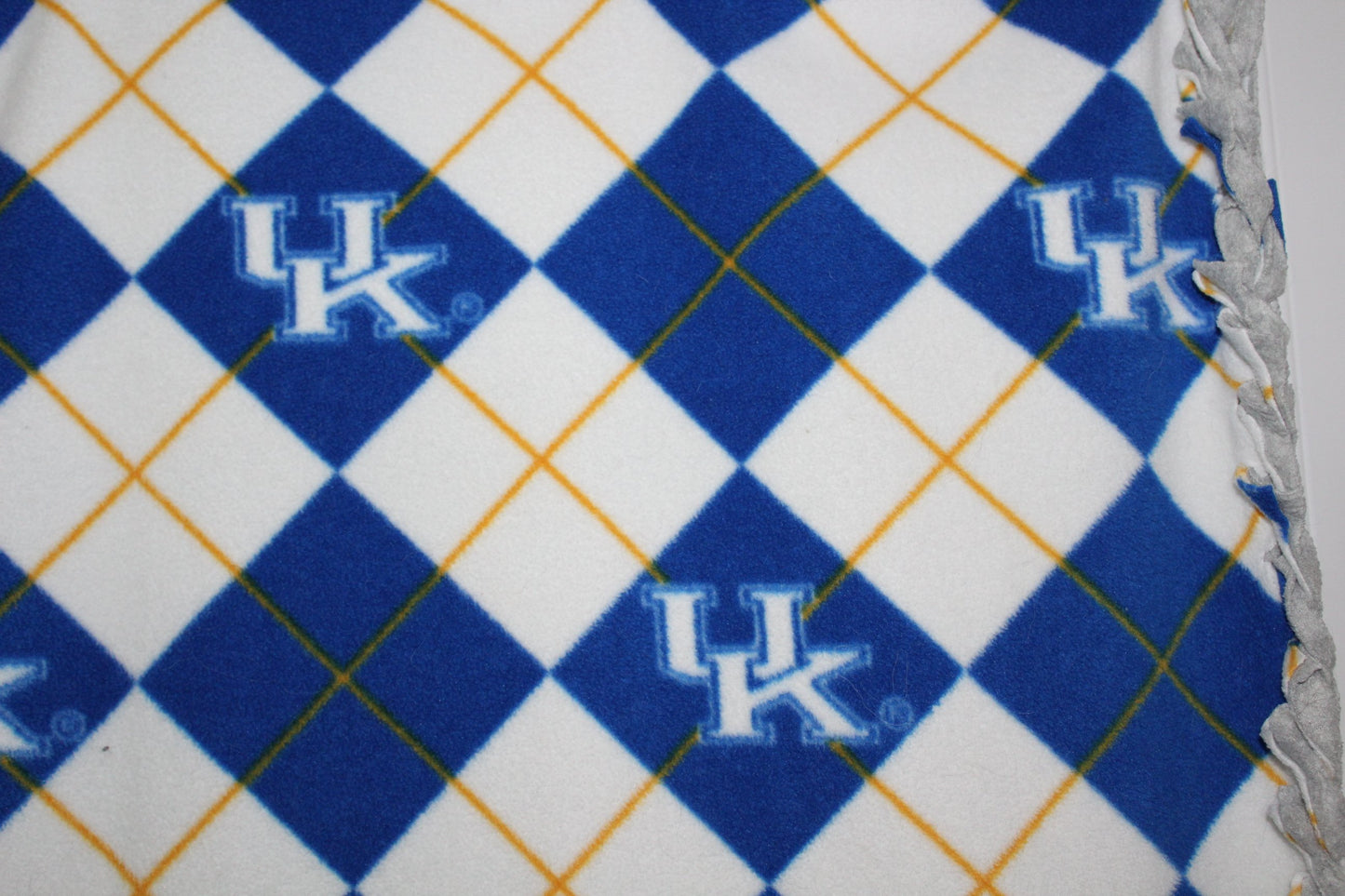 UK University Kentucky Throw Blanket Lined Plush Poly Acrylic Braid Fringe collectible