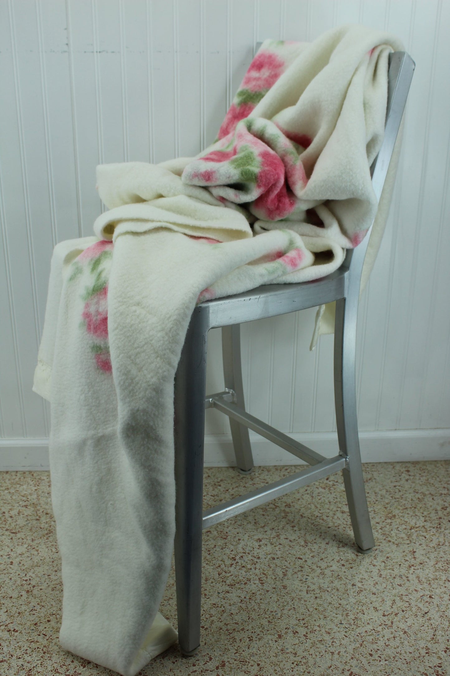 Poly Blend Blanket White Pink Flower Sprays Vintage Cottage Chic 65"X80" sweet