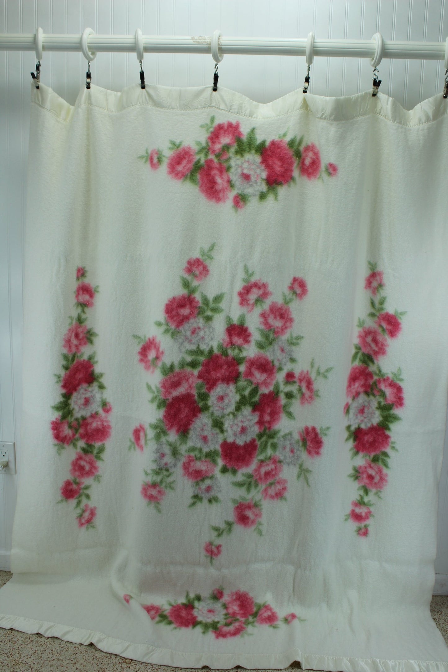 Poly Blend Blanket White Pink Flower Sprays Vintage Cottage Chic 65"X80" vintage