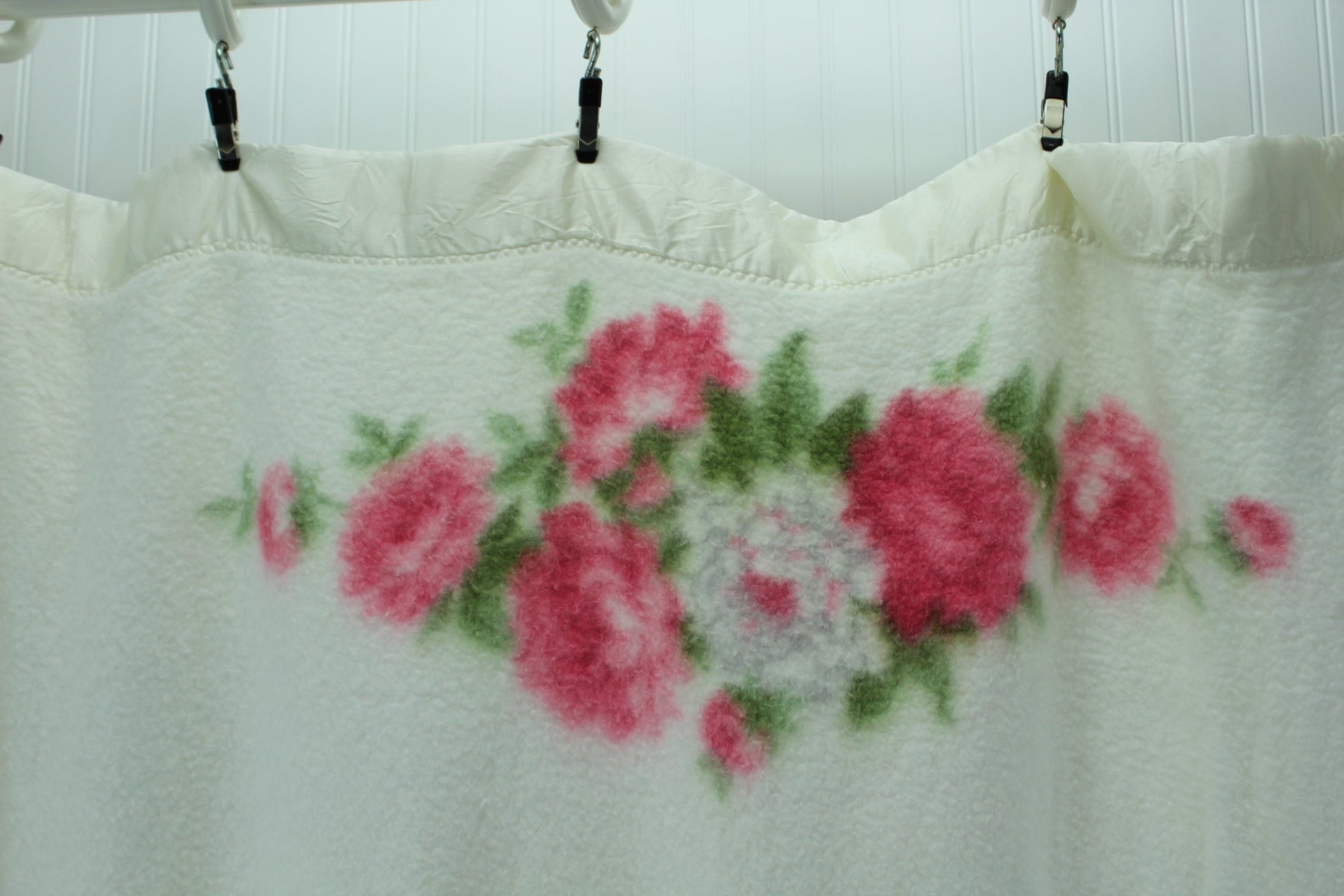 Poly Blend Blanket White Pink Flower Sprays Vintage Cottage Chic 65"X80" cabin blanket