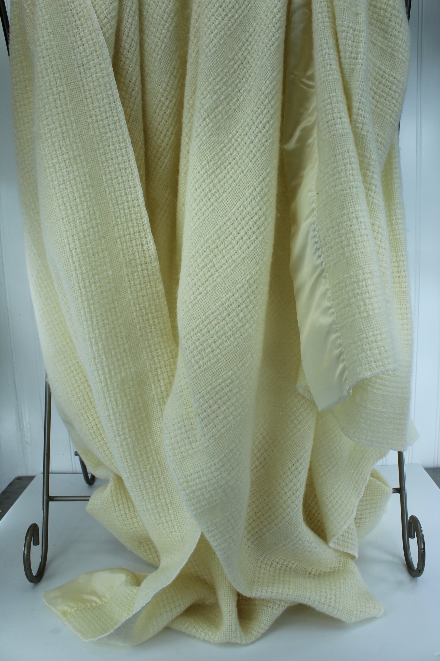 Faribo Ivory Washable Wool Acrylic Blend Blanket Basketweave Made USA Faribault MN layering long blanket