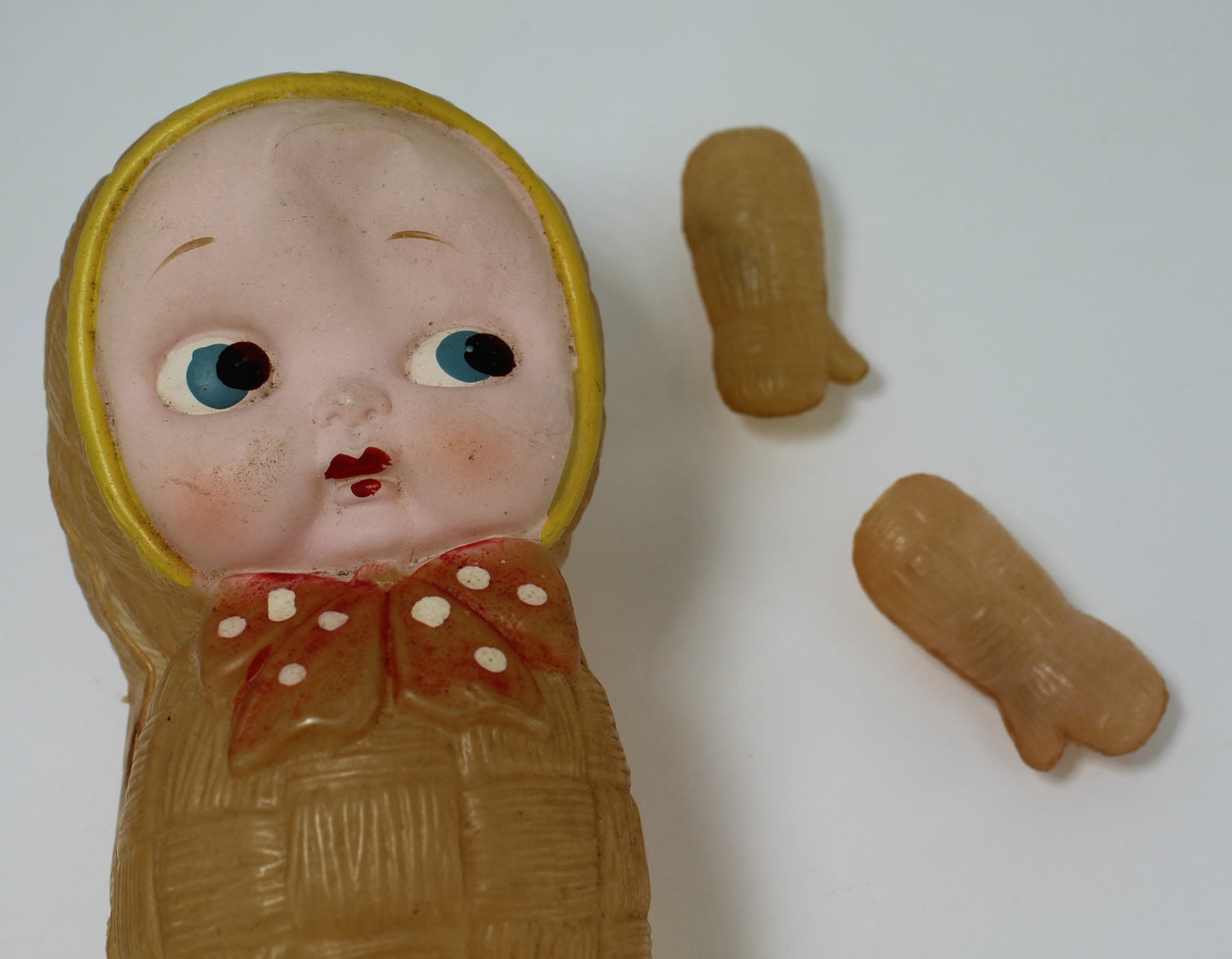 Collection Old 5 Dolls Celluloid Snow Baby Mini Celluloid Crepe Paper Carnival show vintage packing