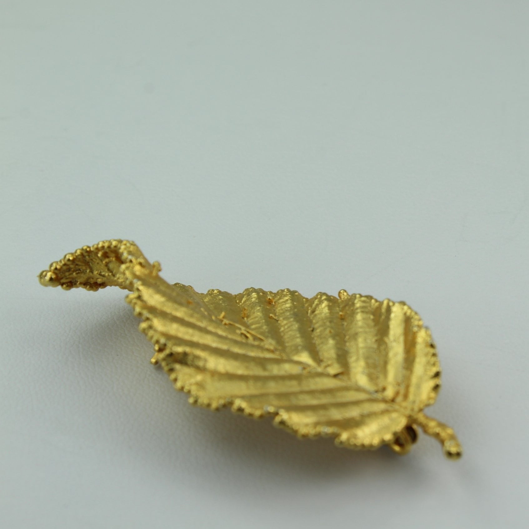 Natural Leaf Pin Gold  Preserved Curved Dimensional forest item