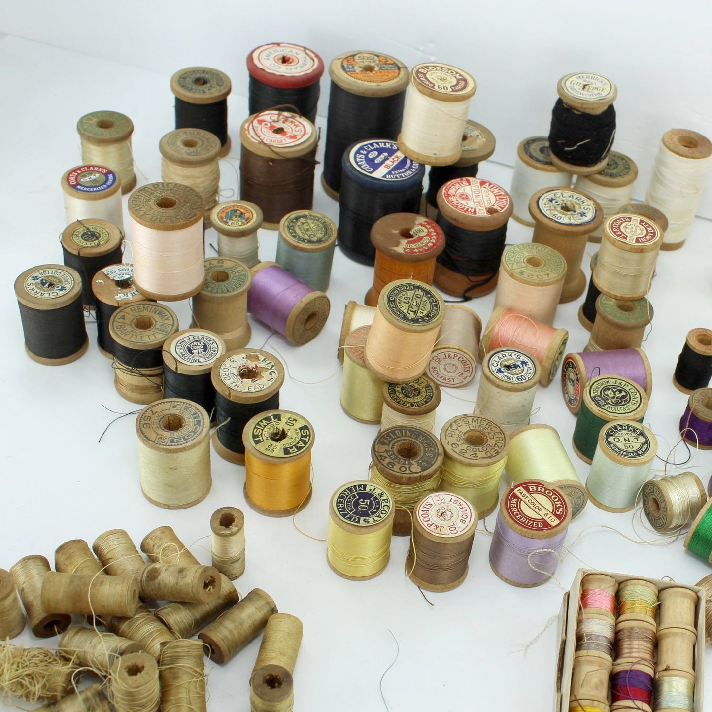Lot Collection 112 Wooden Thread Spools All Sizes Sewing Crafts Belding Corticelli Richardson Clarks Rice's button twist heavy duty