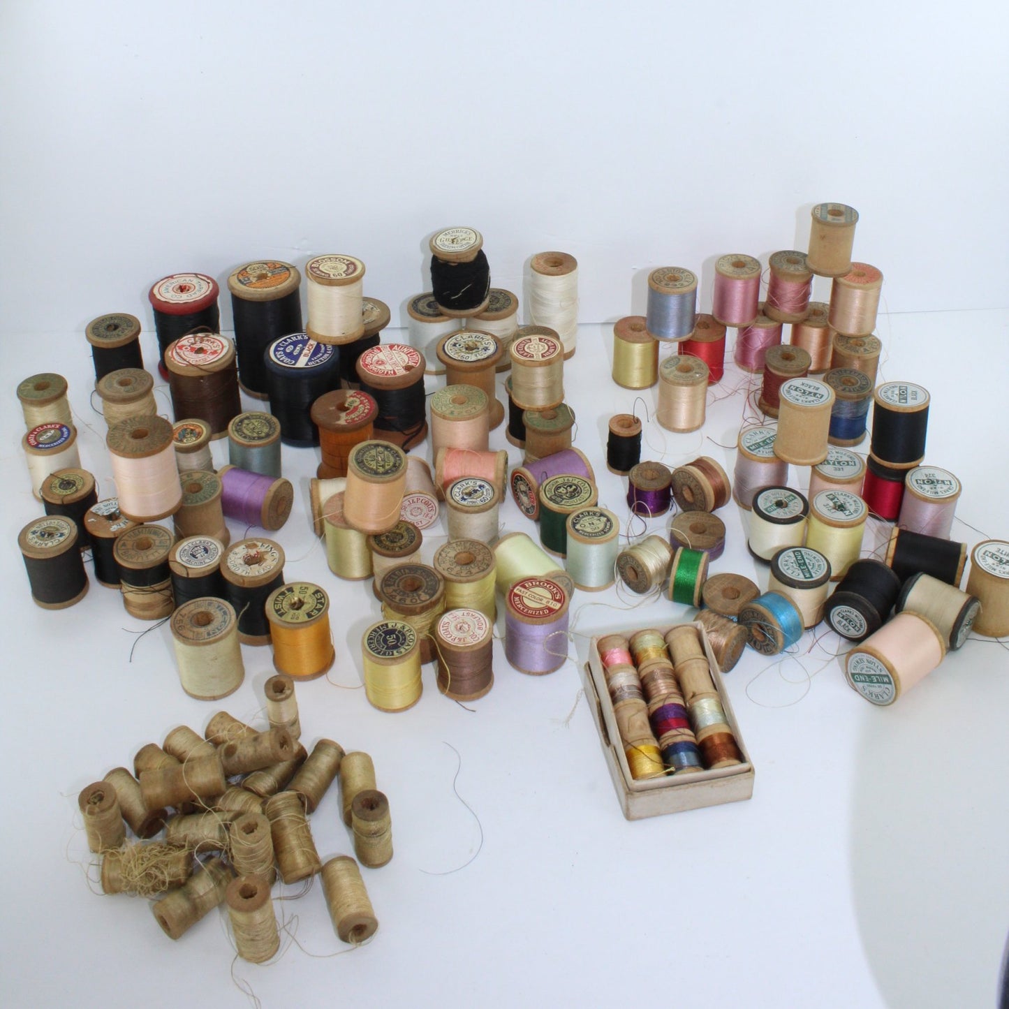 Lot Collection 112 Wooden Thread Spools All Sizes Sewing Crafts Belding Corticelli Richardson Clarks Rice's
