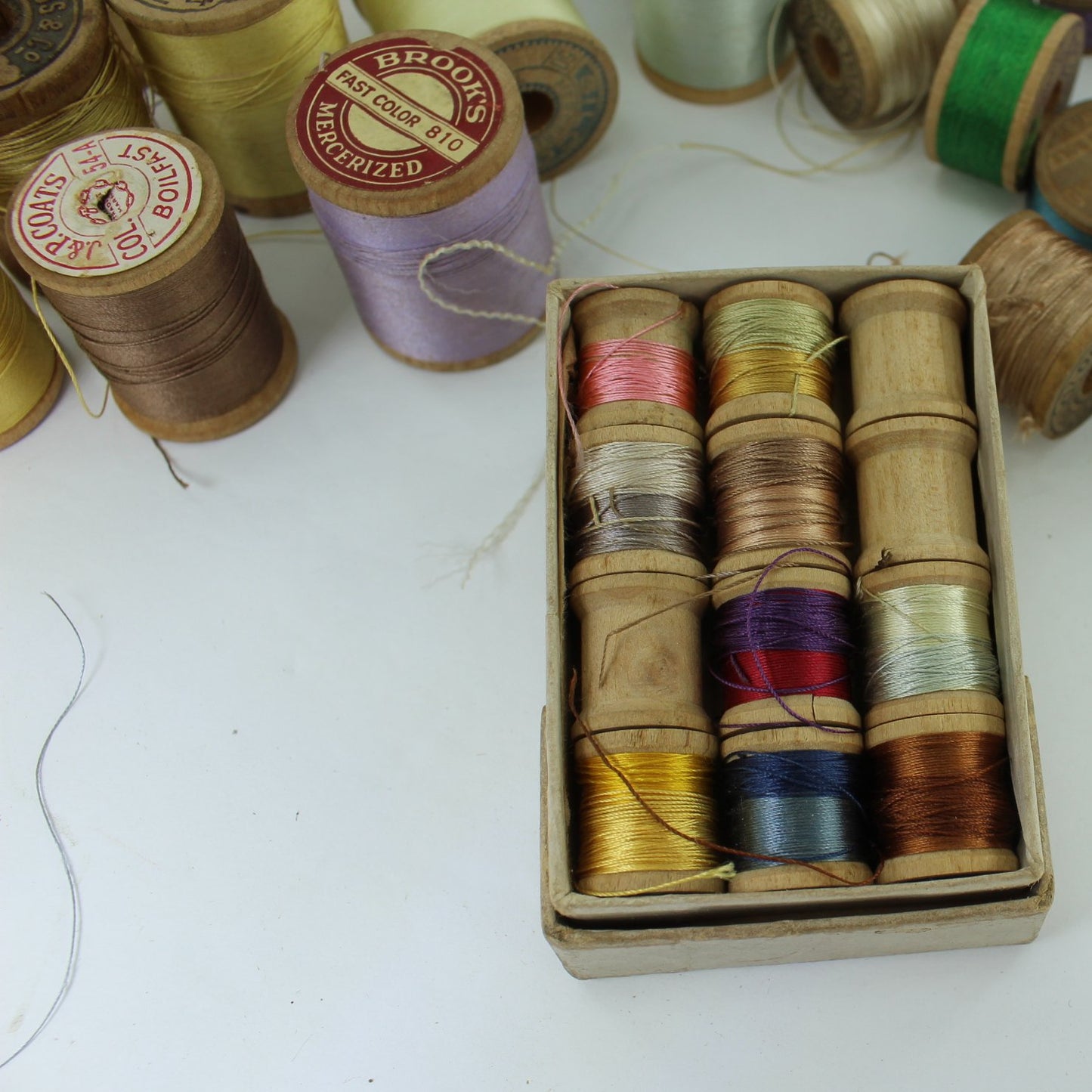 Lot Collection 112 Wooden Thread Spools All Sizes Sewing Crafts Belding Corticelli Richardson Clarks Rice's flat spools