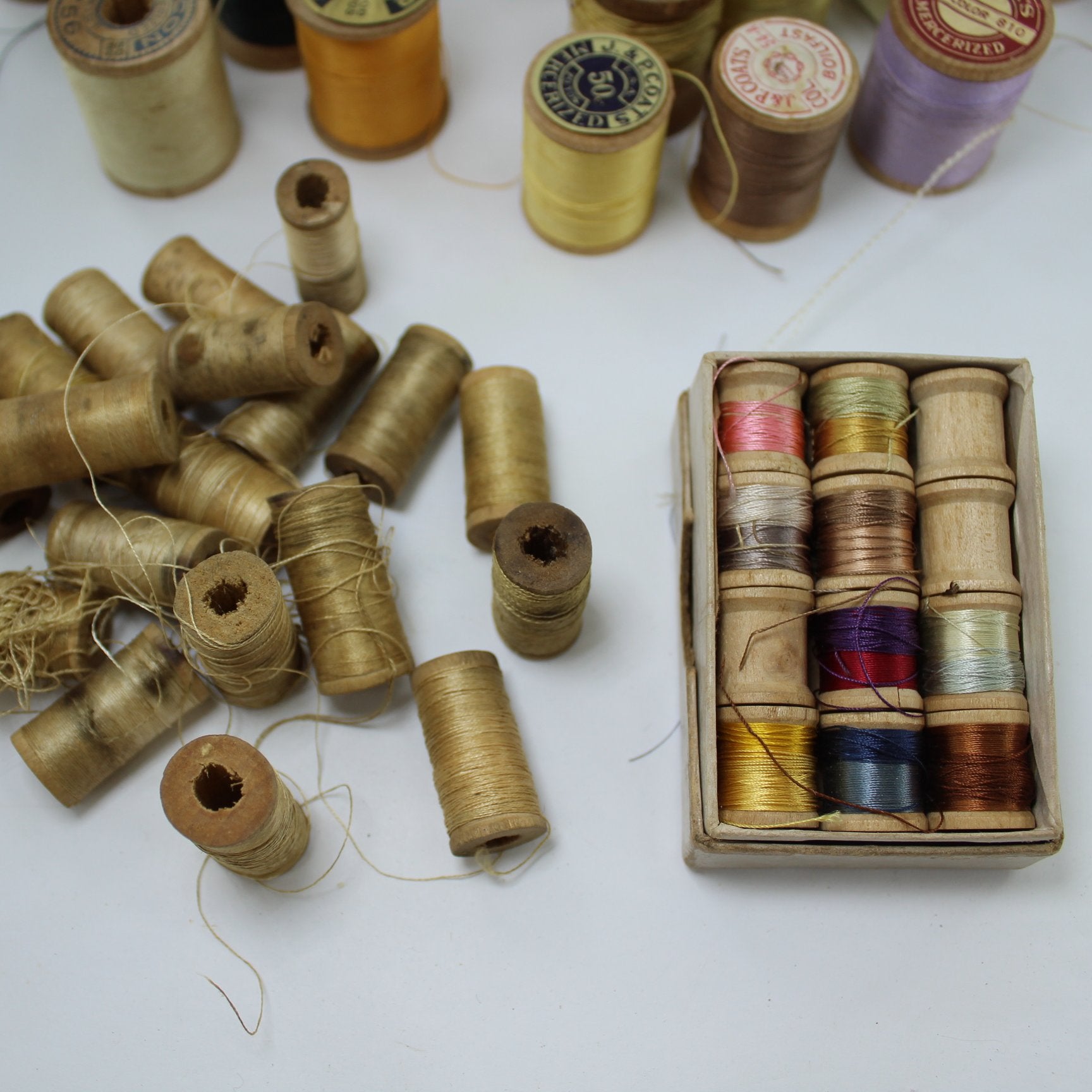 Lot Collection 112 Wooden Thread Spools All Sizes Sewing Crafts Belding Corticelli Richardson Clarks Rice's tiny wooden spools