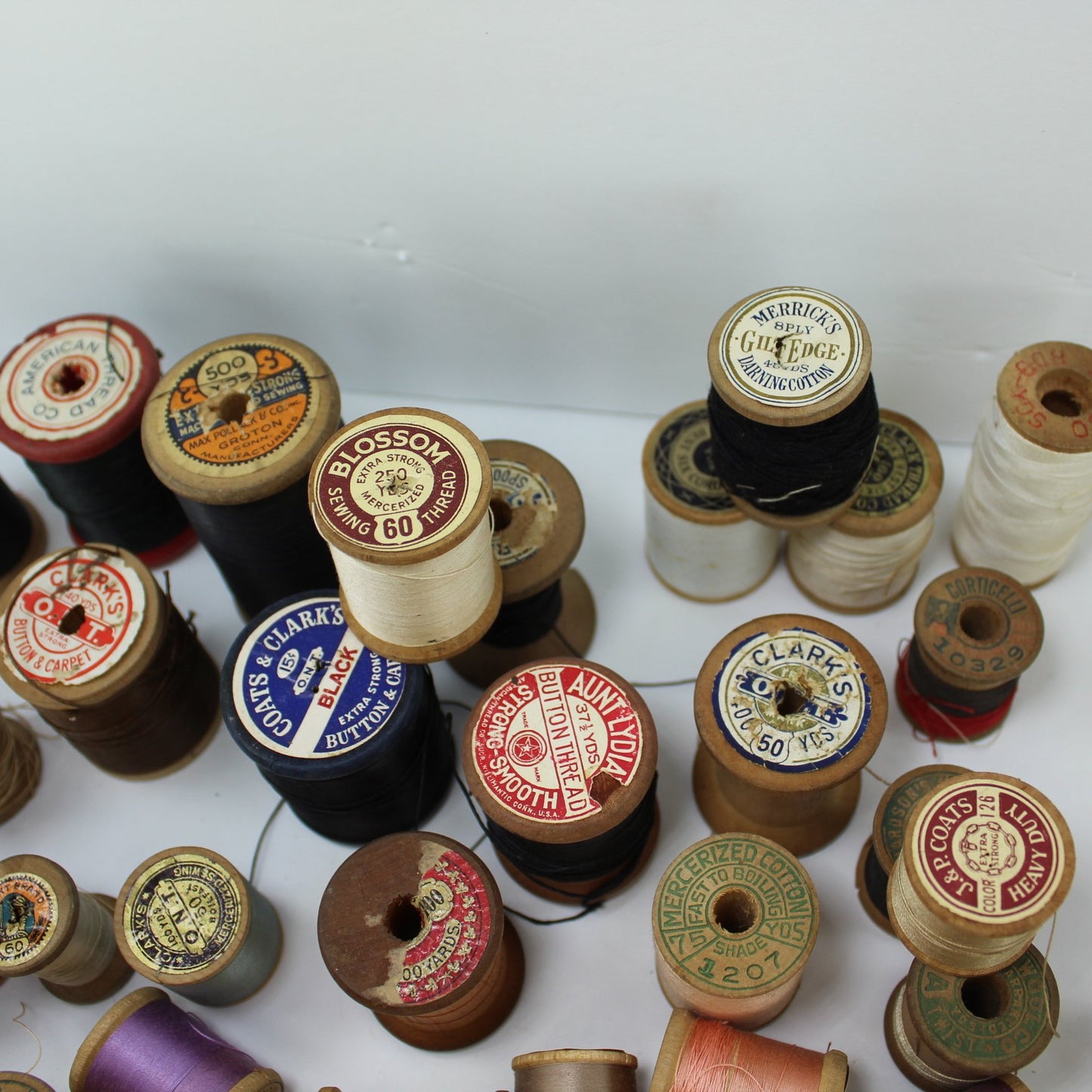 Lot Collection 112 Wooden Thread Spools All Sizes Sewing Crafts Belding Corticelli Richardson Clarks Rice's rare makers now unavailable