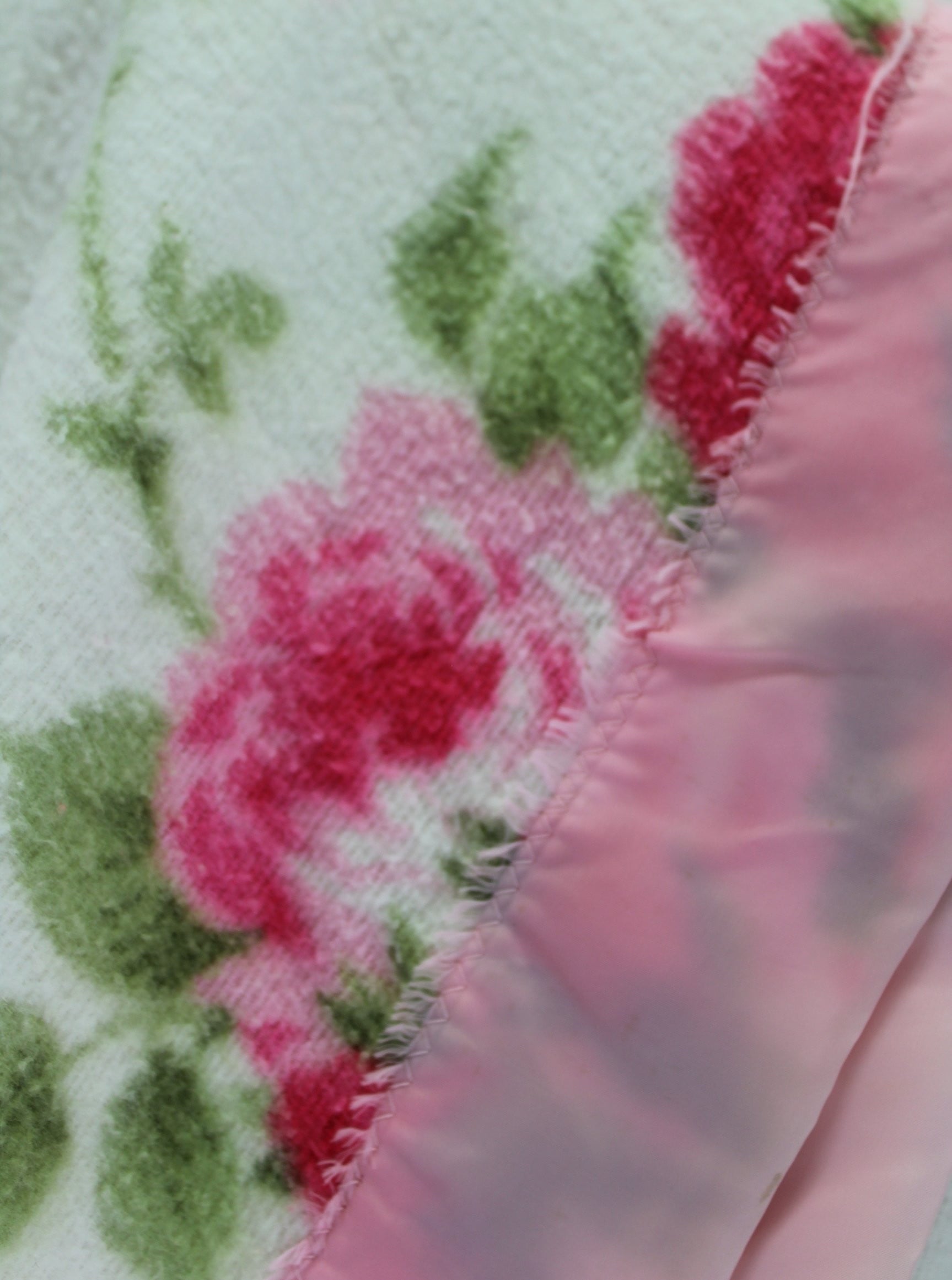Unbranded Poly Blend Blanket - White Pink Flowers Vintage Cabin Chic 70" X 84" cottage blanket