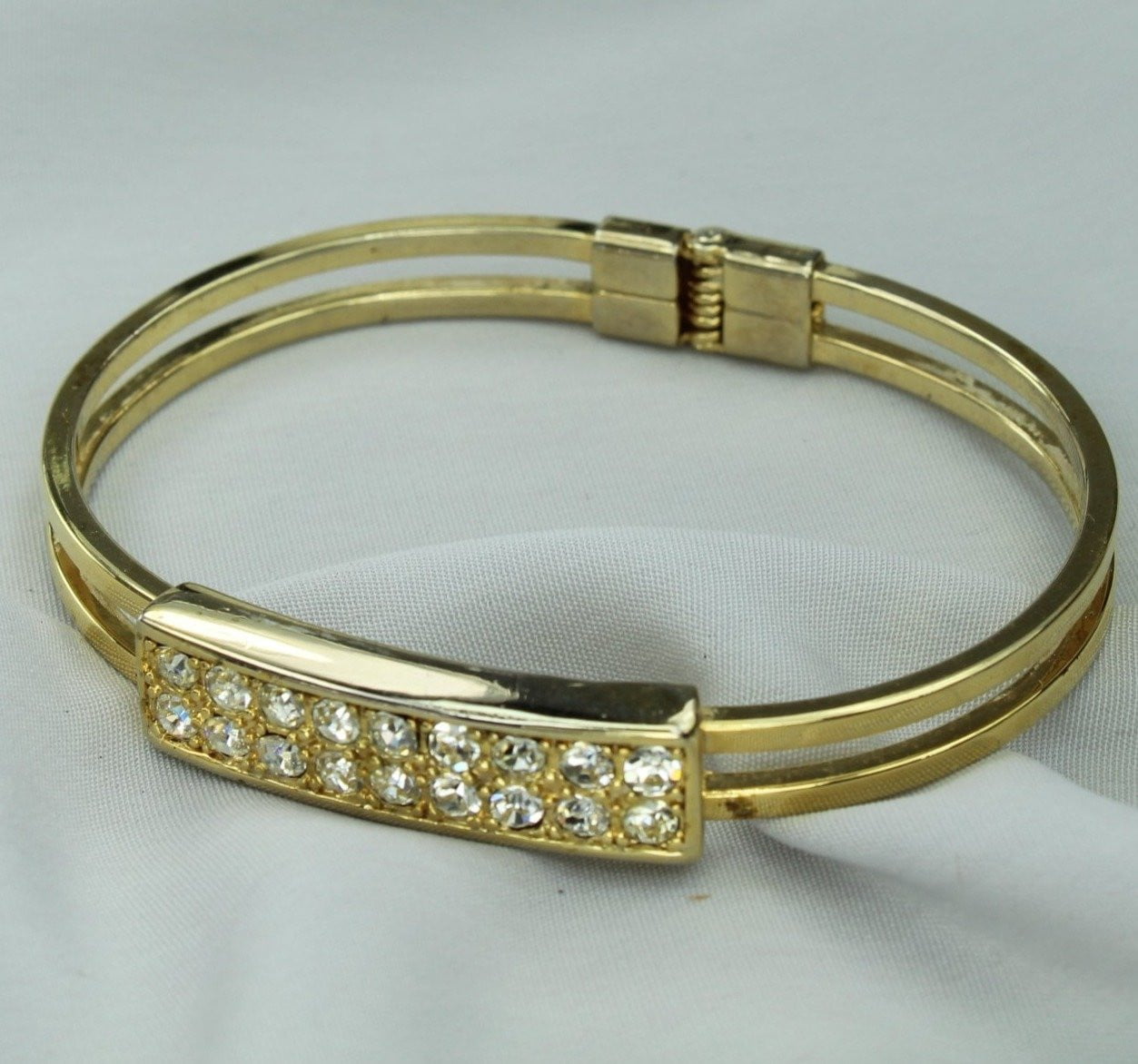 Brilliant Crystal Bracelet Double Oval Gold Tone Modern Design sparkly
