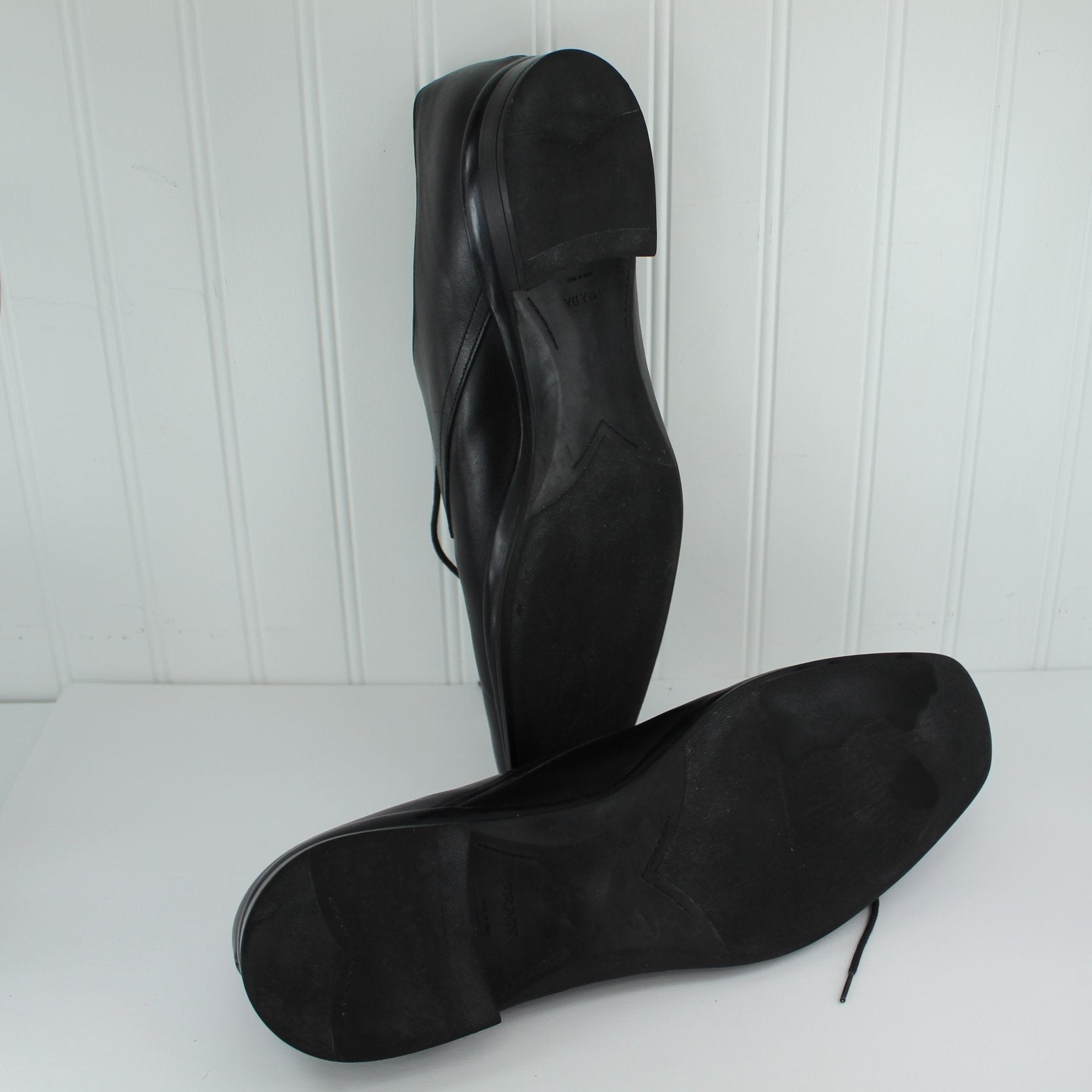 Prada Mens Black Leather Dress Shoes 10 1/2 Smooth Square Toe Elegant no odors glaring flaws