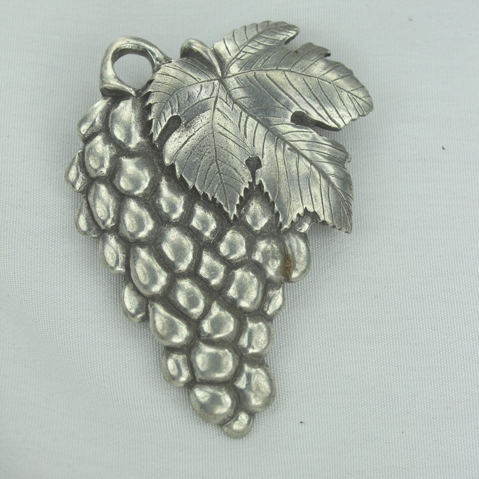 Vintage 1994 DANFORTH PEWTER Pin Pendant Grape Cluster Leaf USA hand made