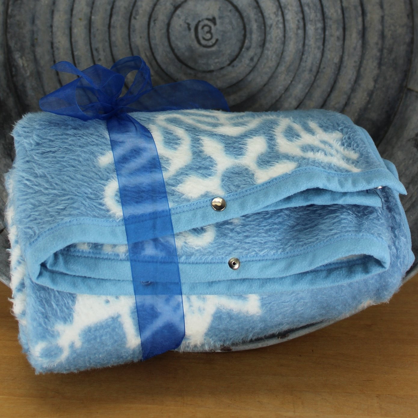 Vintage Biederlack USA Acrylic Blend Throw Blanket - Blue White Snowflakes Wearable - 52 X 66"