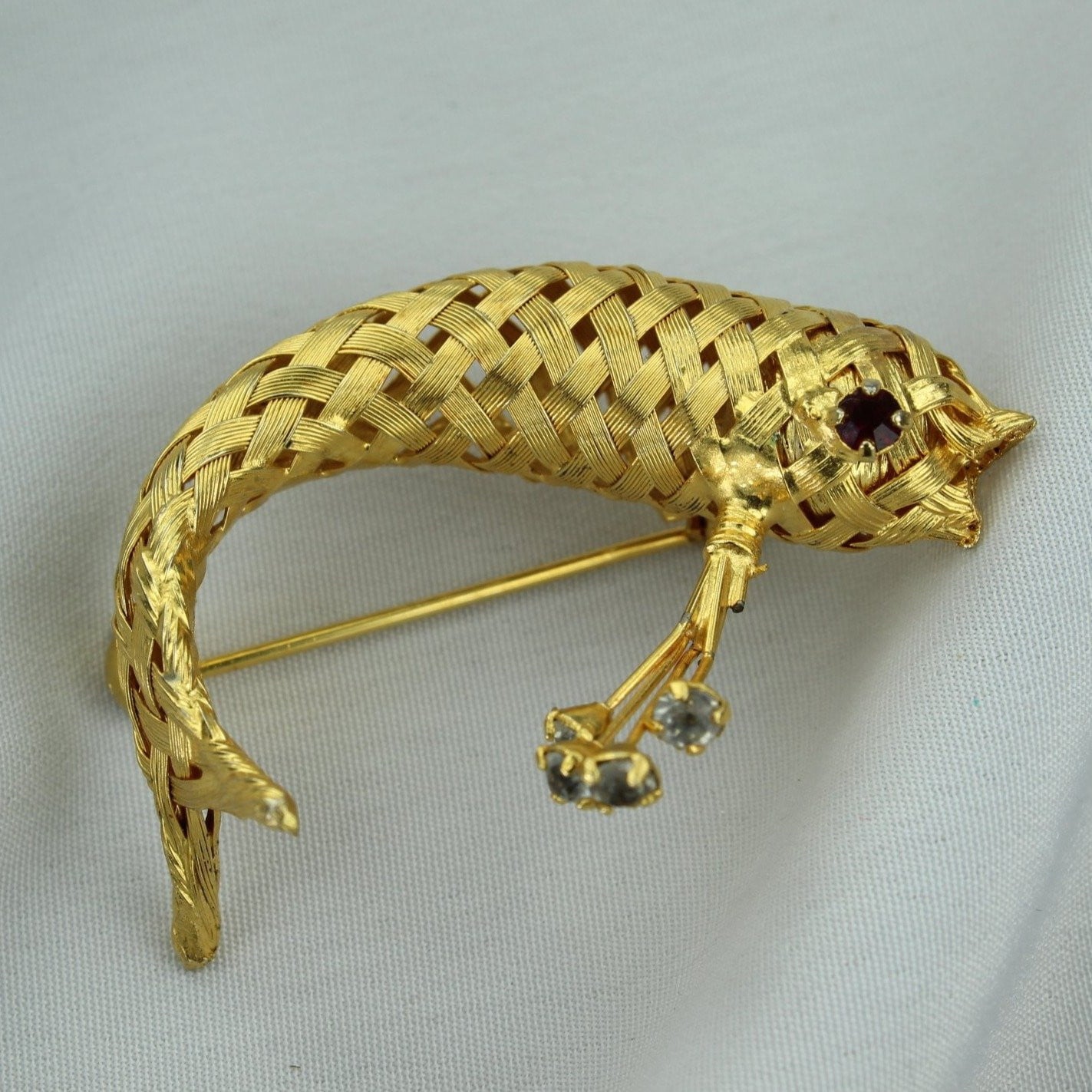 Vintage Fish Pin Woven Gold Tone Rhinestone Eye Fin excellent
