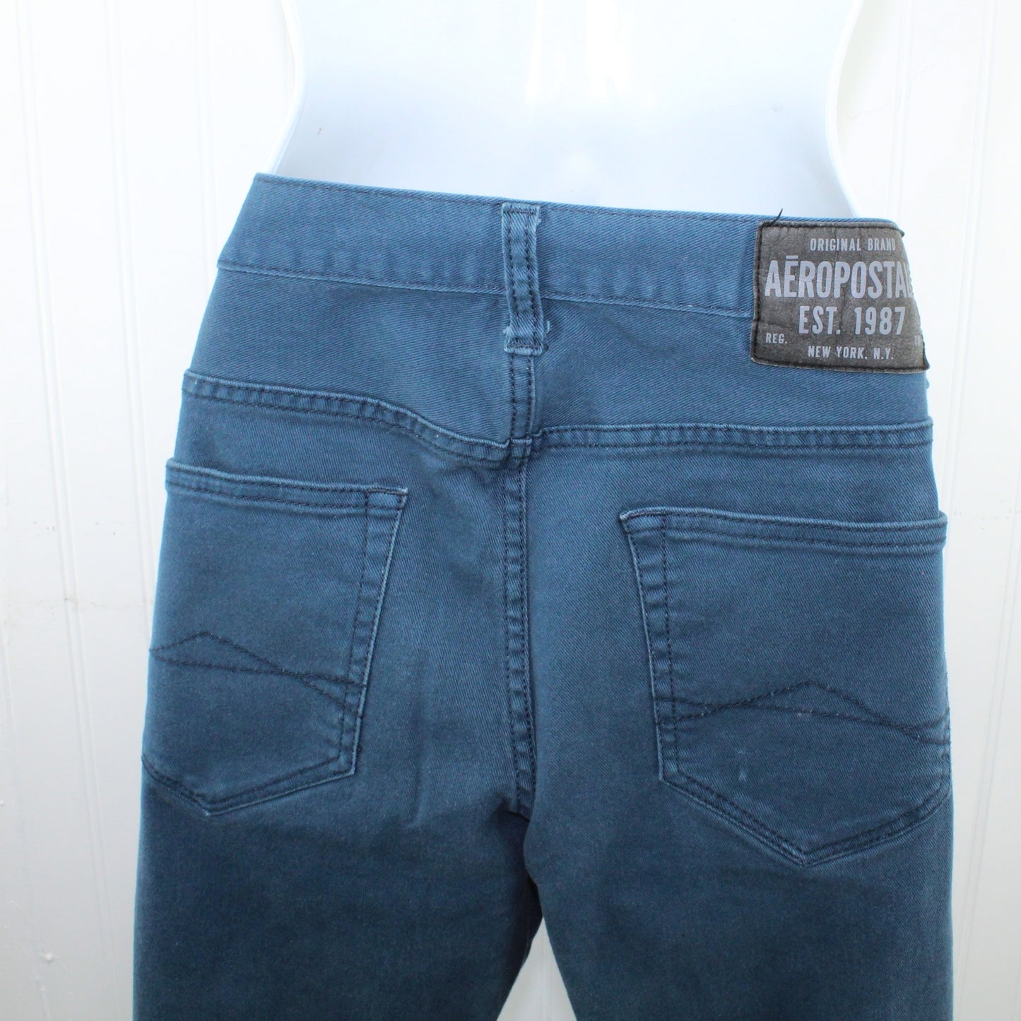 Aeropostale Bowery Vintage Slim Straight Jeans Blue Cotton 98% Spandex 2% Size 32/34 all tags markings intact