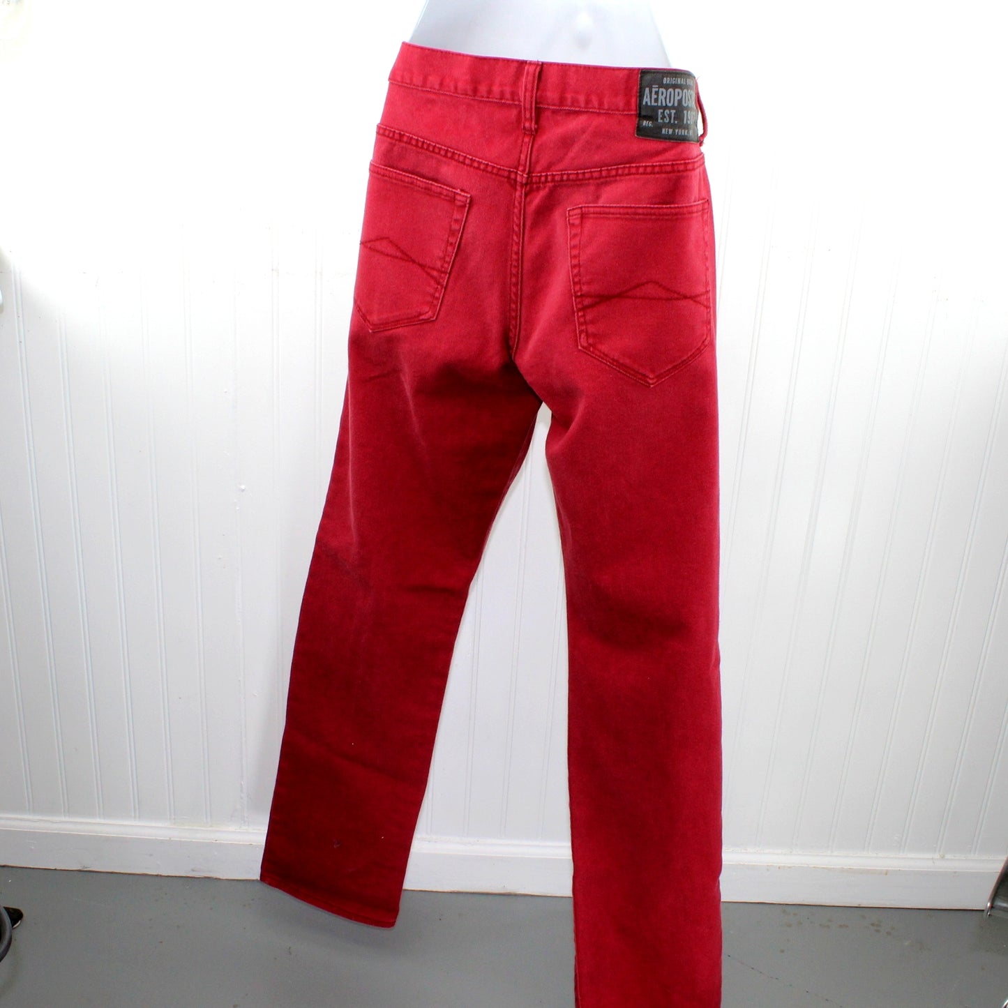 Aeropostale Bowery Vintage Slim Straight Jeans Red Cotton 98% Spandex 2% Size 32/34 vibrant color even no fade