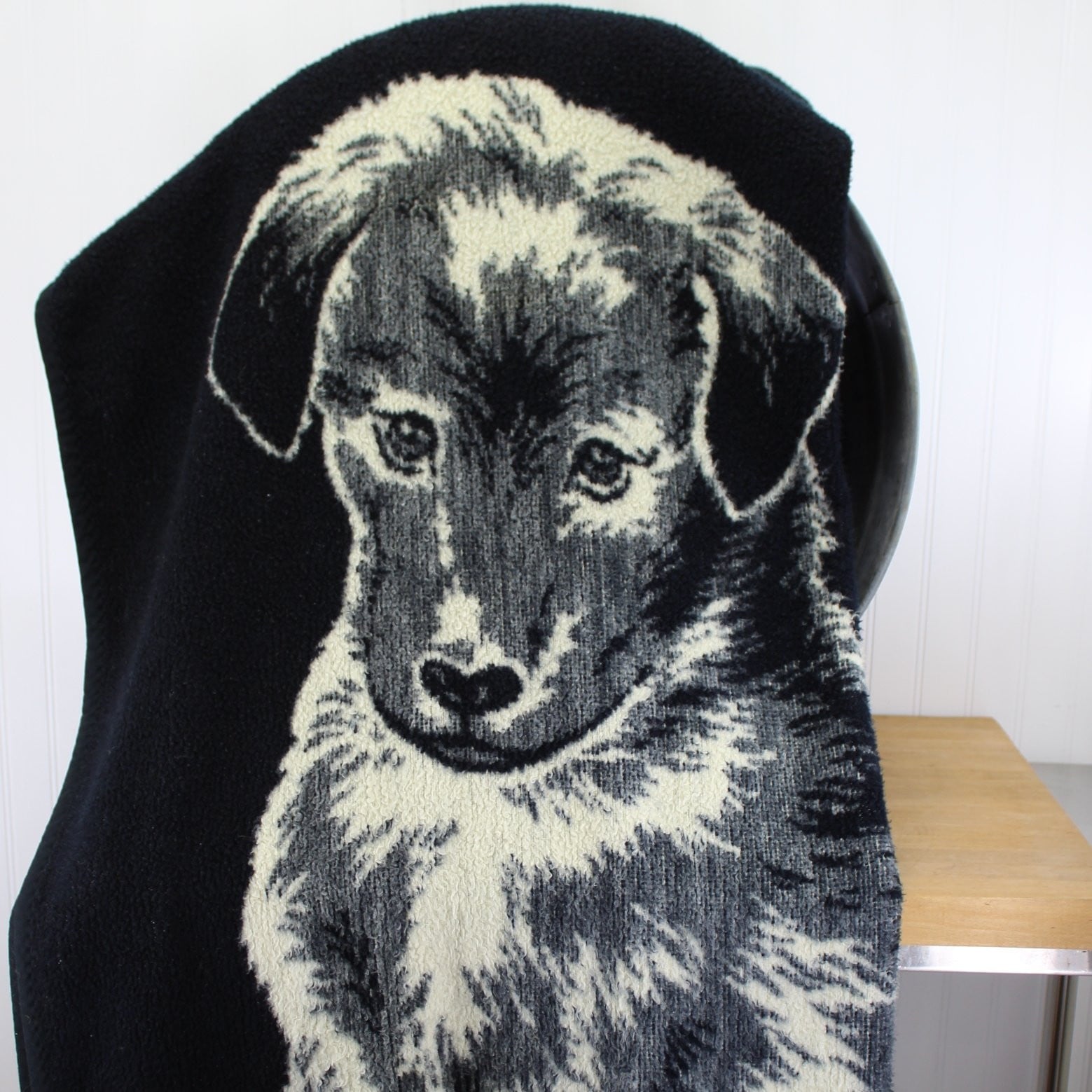 Vuteks Yugoslavia Throw Blanket - 100% Acrylic Puppy Dog & Kitten Reversible Black Cream friends cat and dog