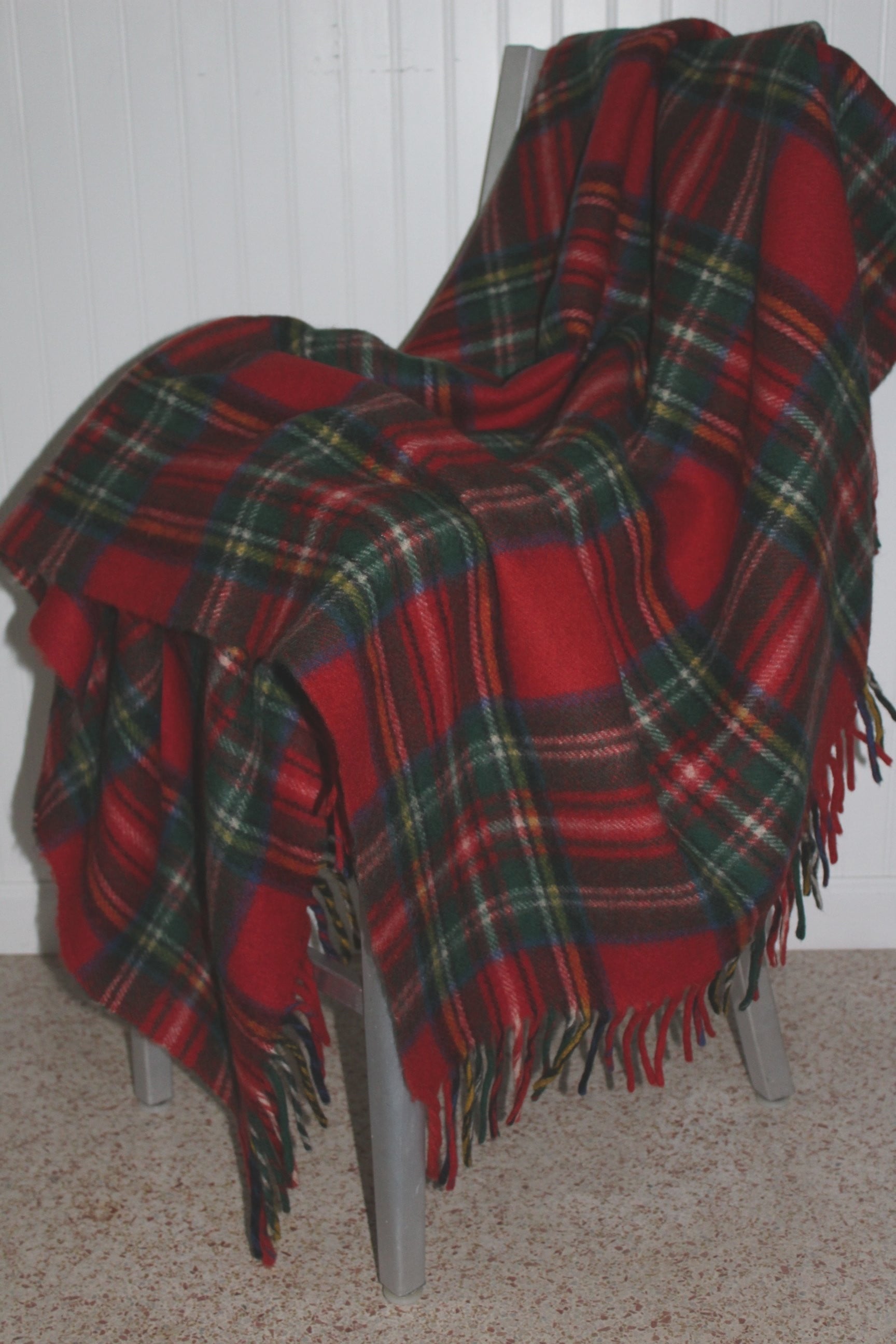 Horner Wool Fringed Throw 51" X 63" Red Tartan Plaid Heavy Soft Nap Excellent 1950s blanket