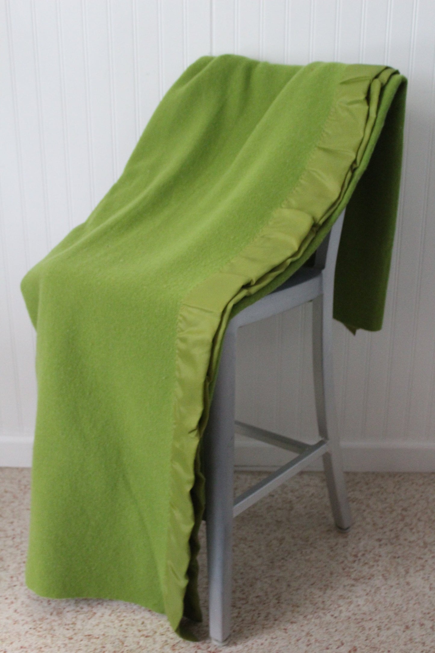 Blanket Nylon Binding J P Stevens Vintage Avocado Green 66" X 84" bright green