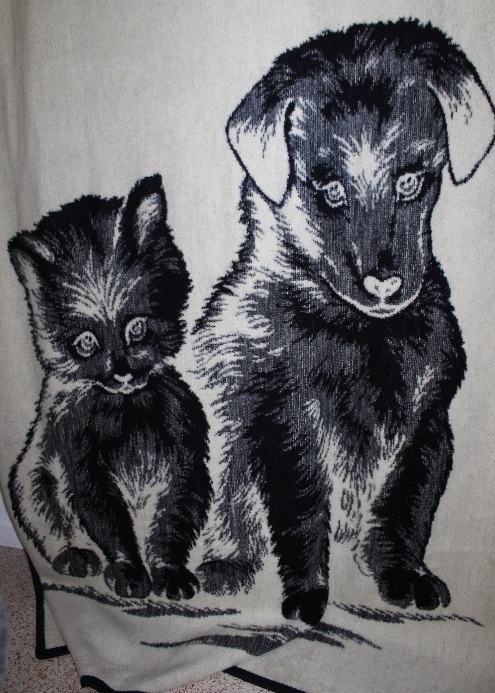 Vuteks Yugoslavia Throw Blanket - 100% Acrylic Puppy Dog & Kitten Reversible Black Cream reverses light to dark sides