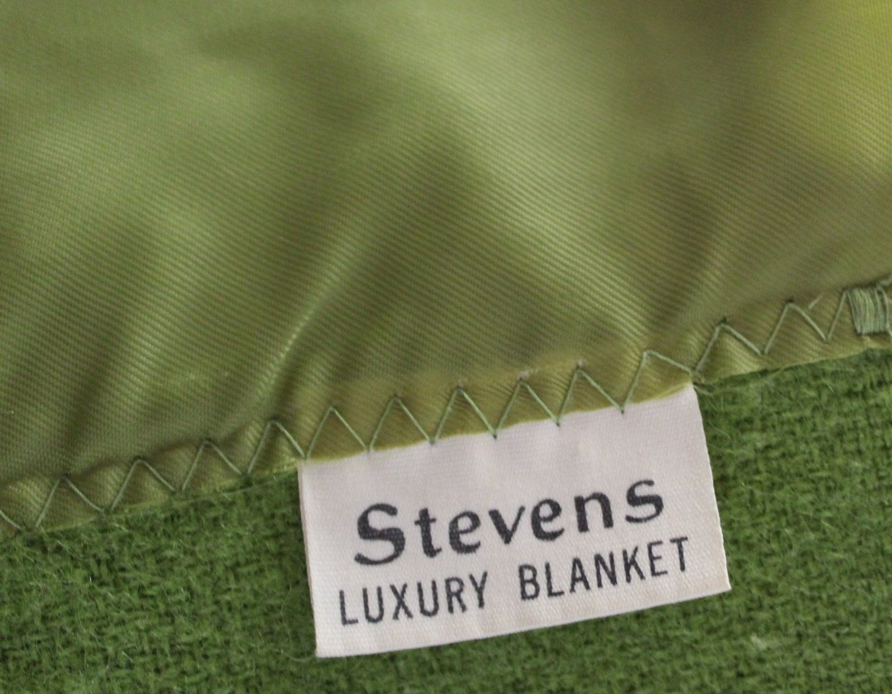 Blanket Nylon Binding J P Stevens Vintage Avocado Green 66" X 84" used
