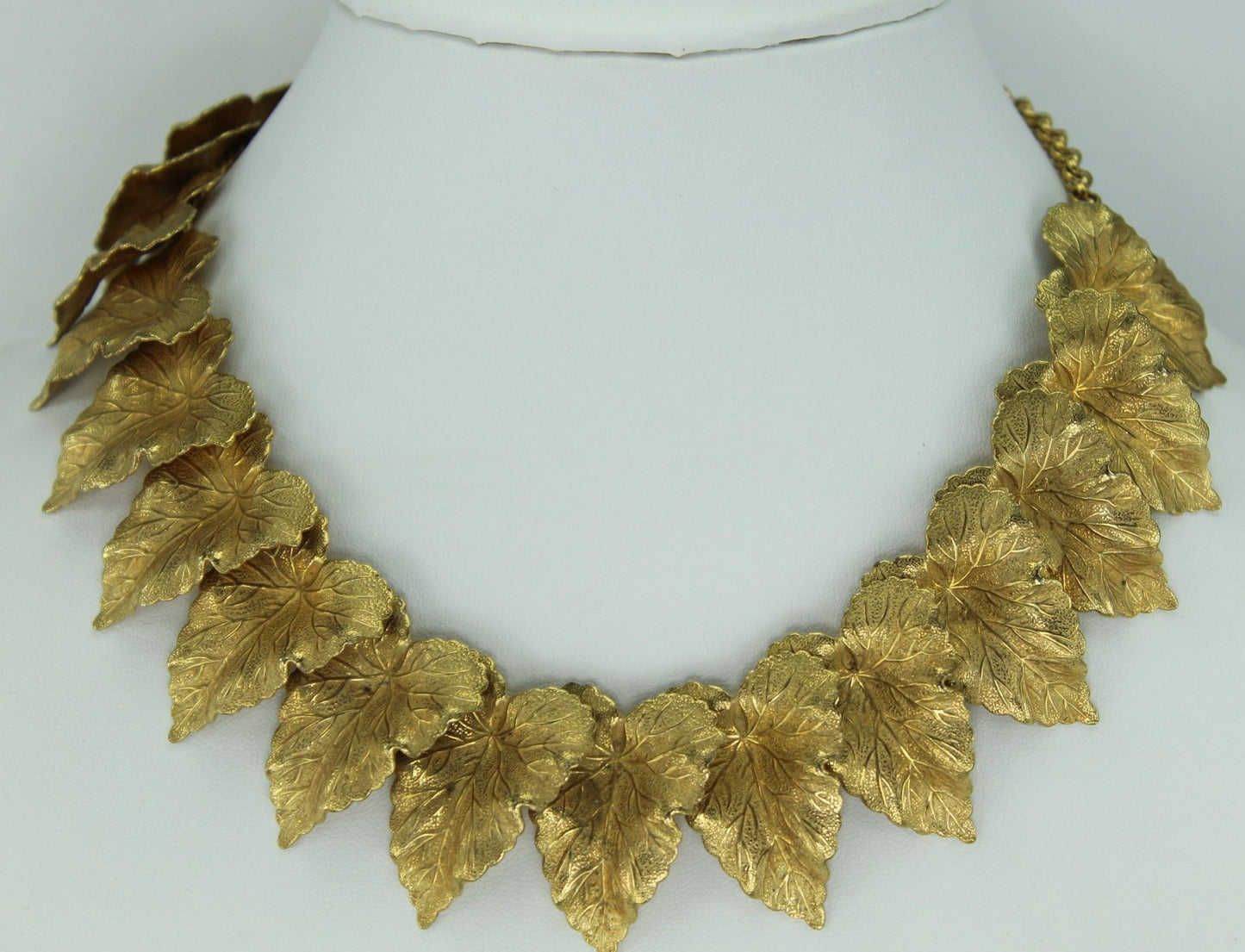 Choker 1980s Necklace Finely Detailed Leaves Heavily Dimensional Fine Quality Vintage